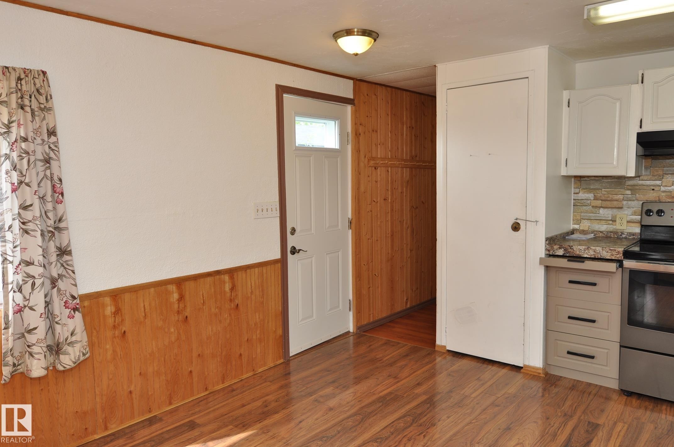 17-4839 47 Street, Gibbons, AB - Indoor Photo Showing Kitchen