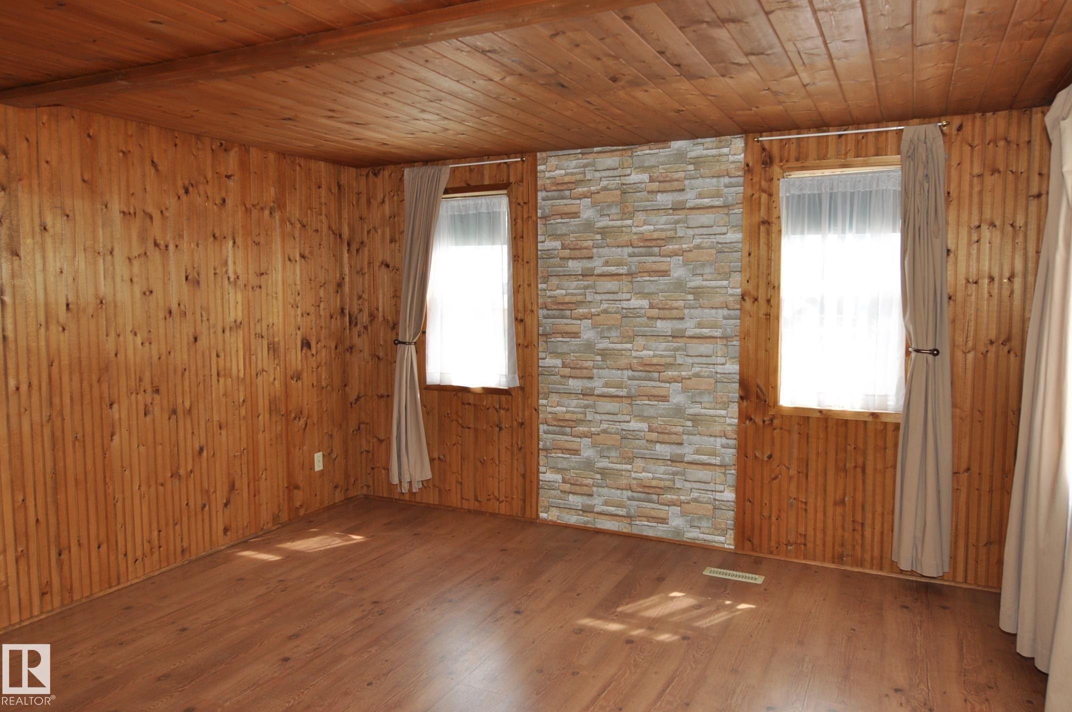 17-4839 47 Street, Gibbons, AB - Indoor Photo Showing Other Room