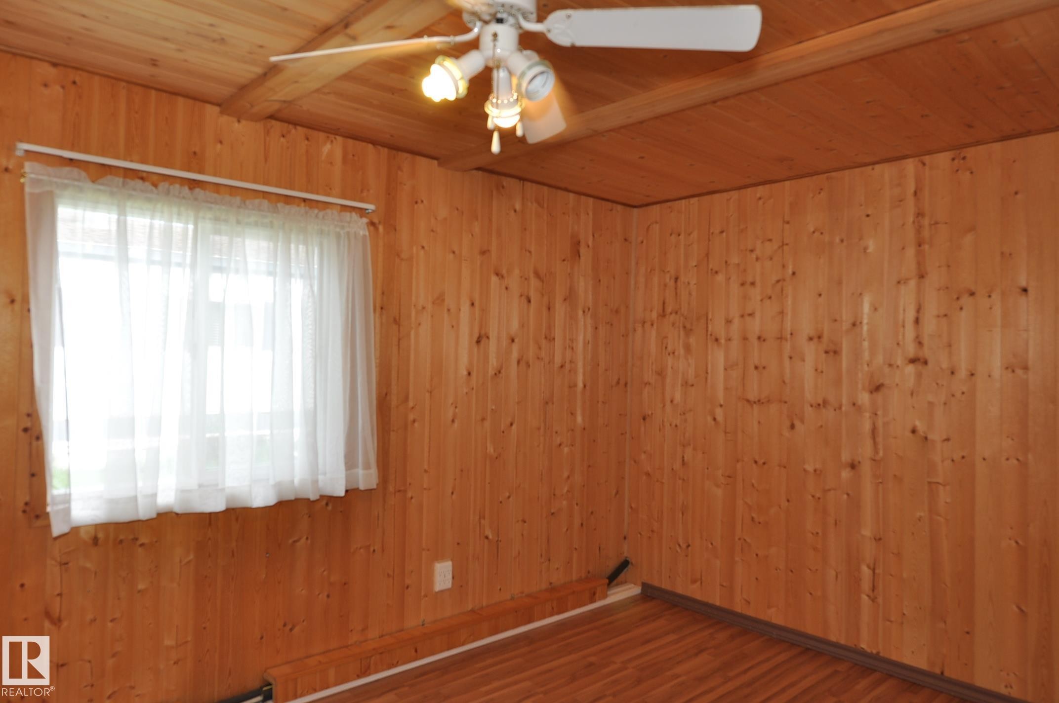 17-4839 47 Street, Gibbons, AB - Indoor Photo Showing Other Room