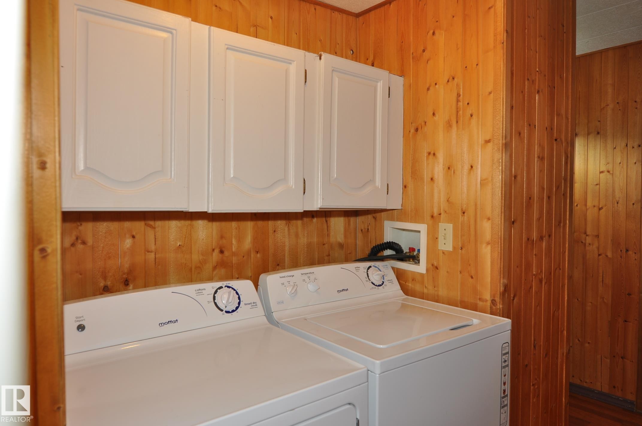 17-4839 47 Street, Gibbons, AB - Indoor Photo Showing Laundry Room