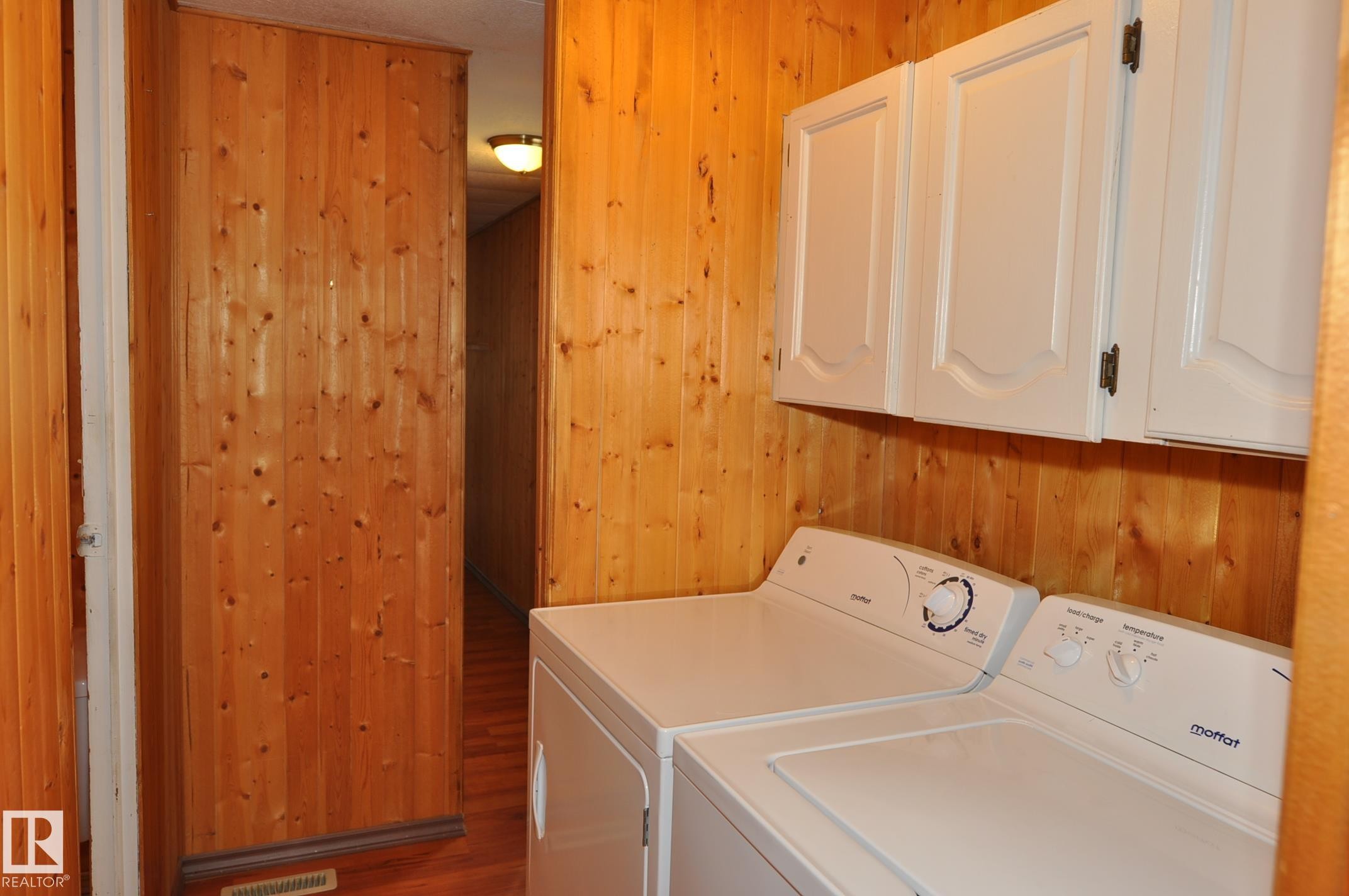 17-4839 47 Street, Gibbons, AB - Indoor Photo Showing Laundry Room
