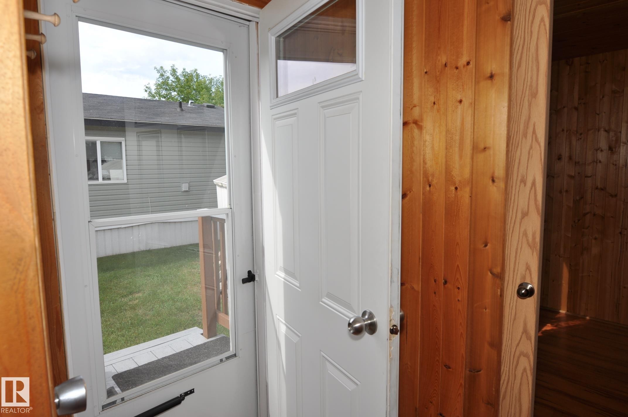 17-4839 47 Street, Gibbons, AB - Indoor Photo Showing Other Room