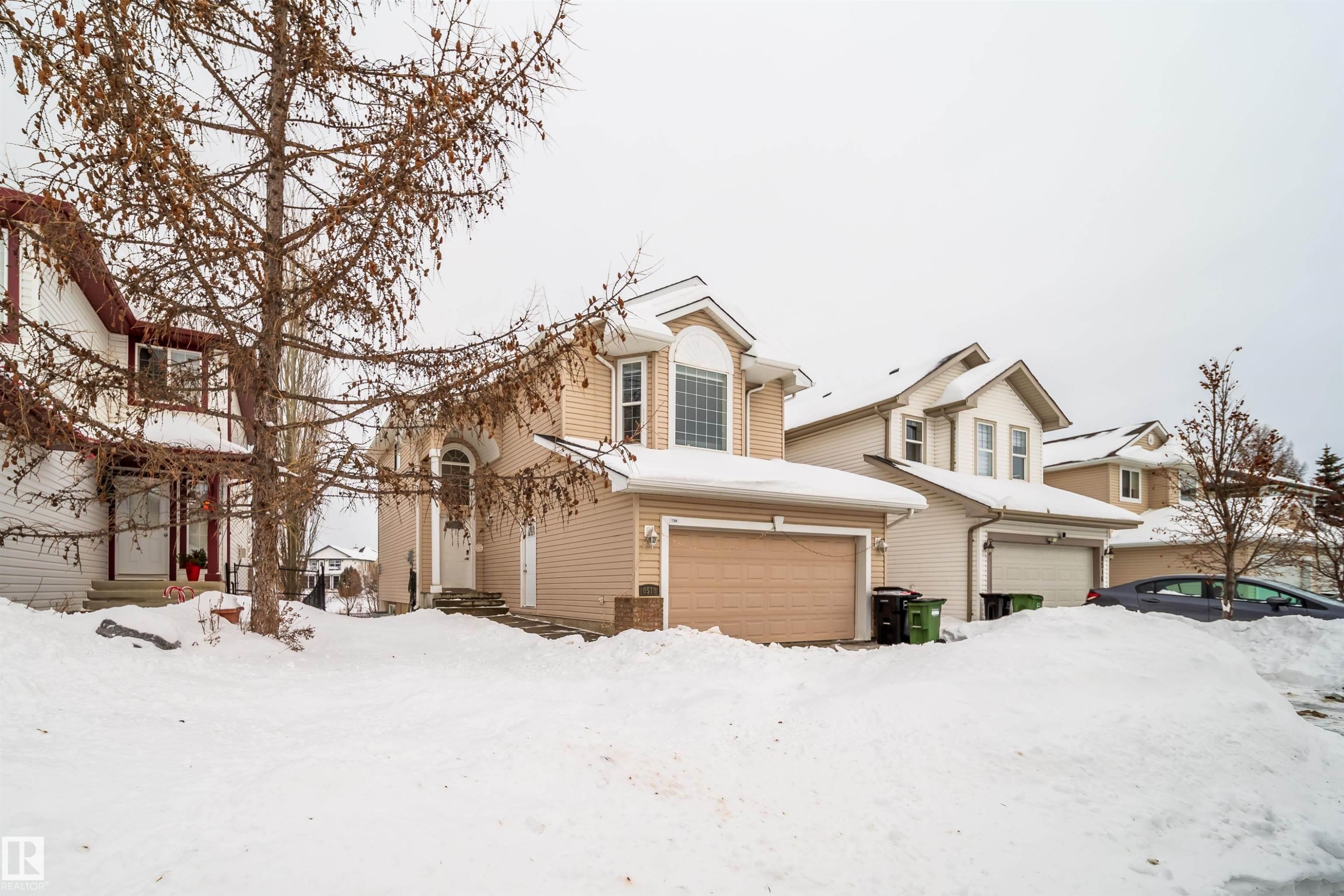 Traditional-style house featuring an attached garage - 8518 6 Av, Edmonton, AB - Outdoor With Facade