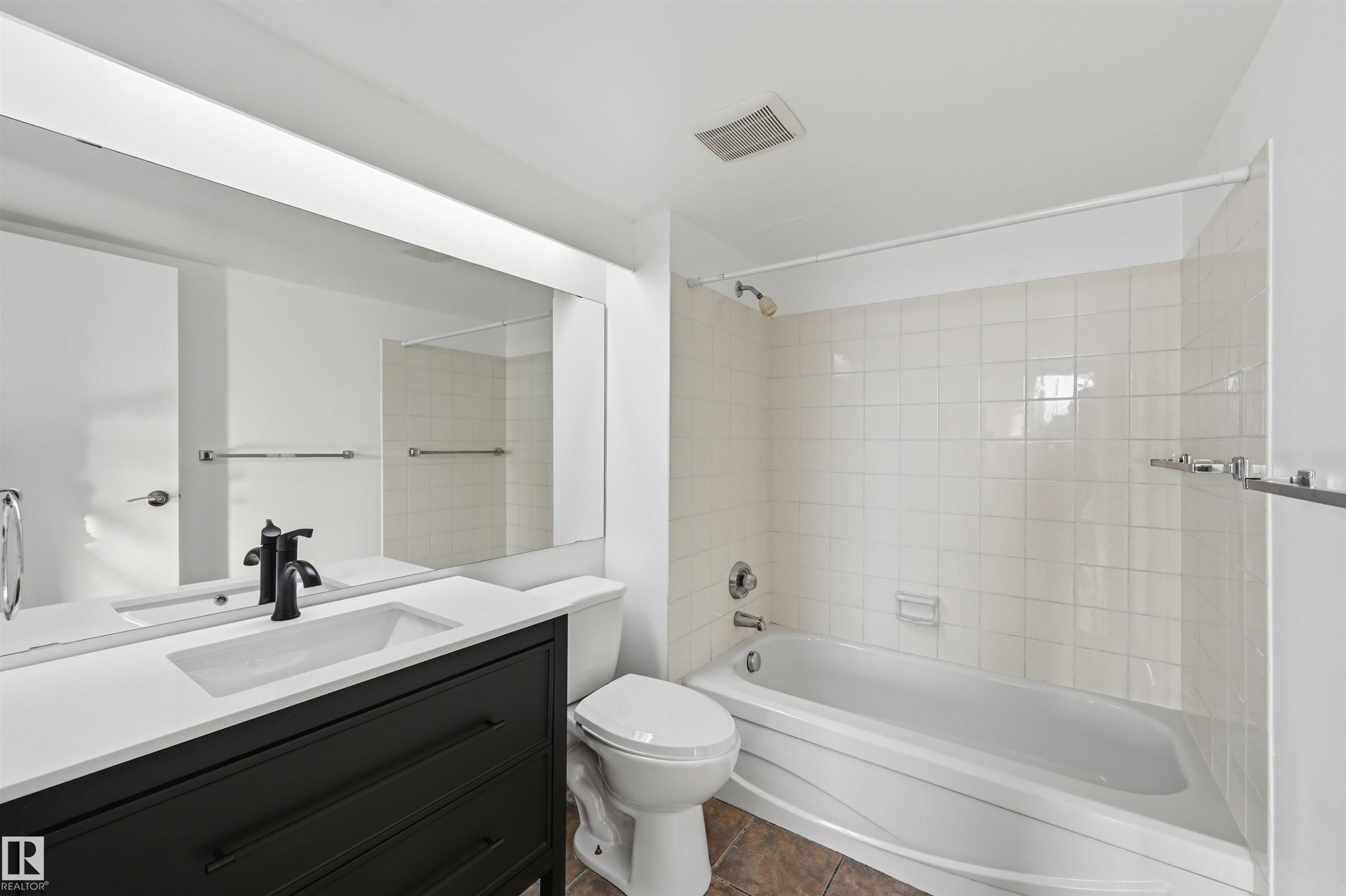 1808 10149 Saskatchewan Drive, Edmonton, AB - Indoor Photo Showing Bathroom