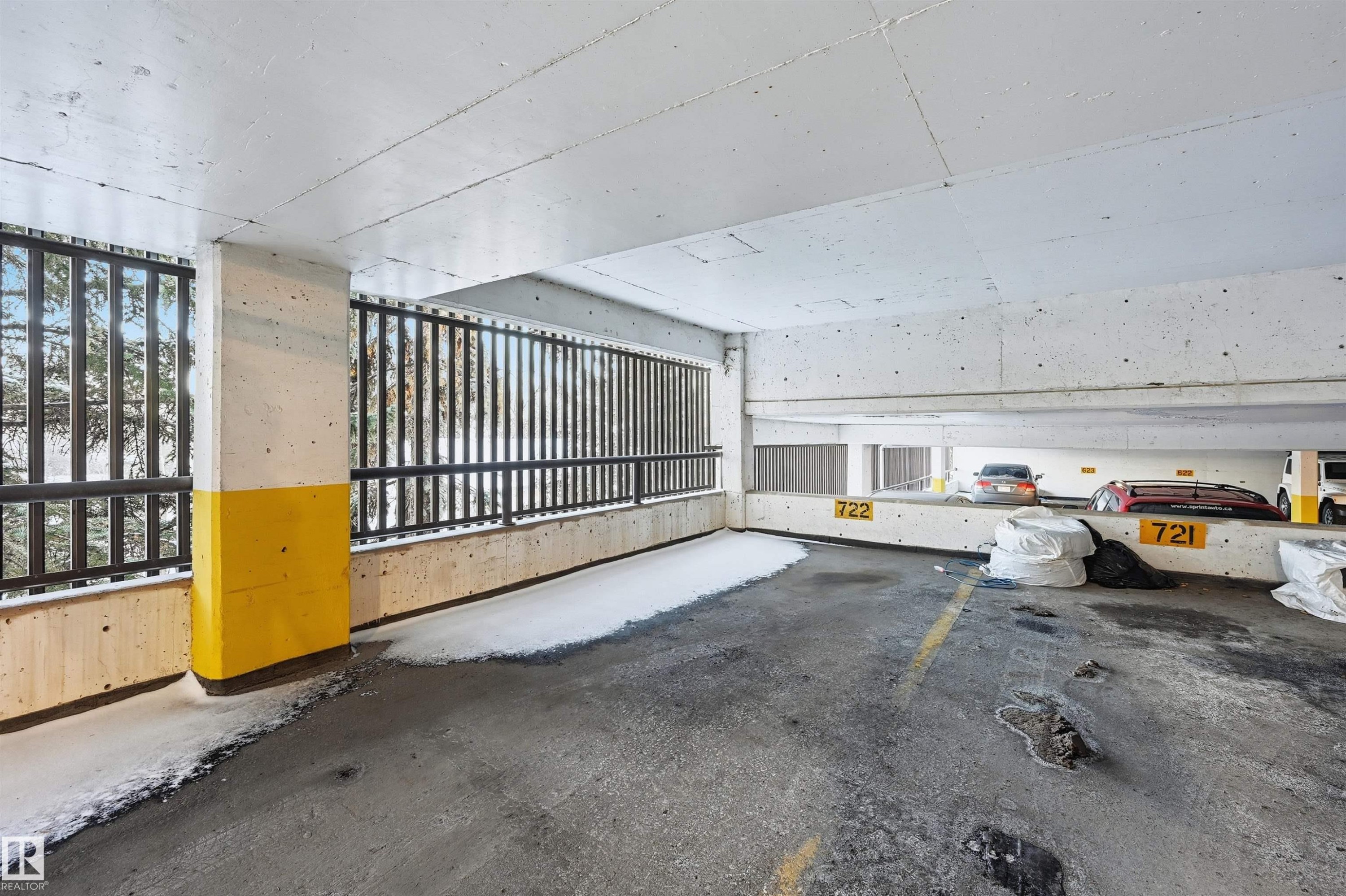 1808 10149 Saskatchewan Drive, Edmonton, AB - Indoor Photo Showing Garage