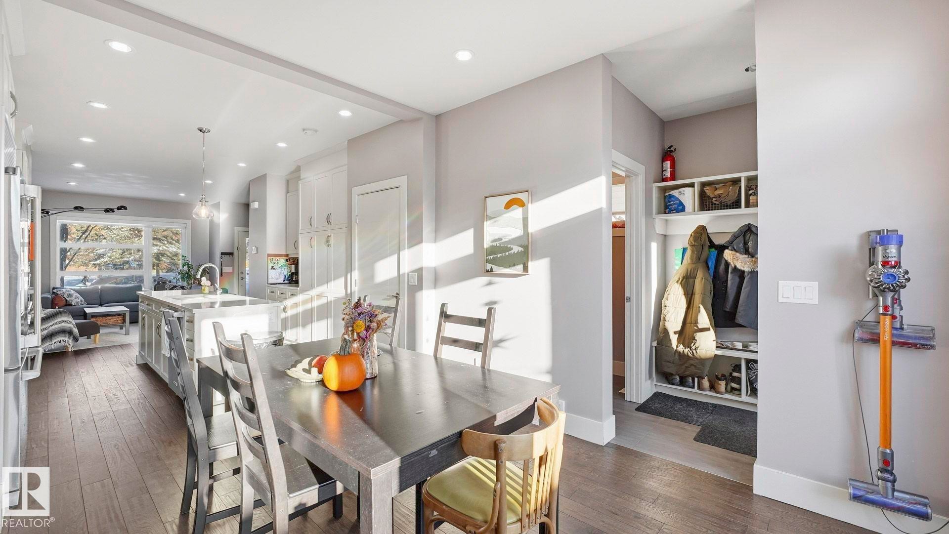 11331 76 Avenue, Edmonton, AB - Indoor Photo Showing Dining Room