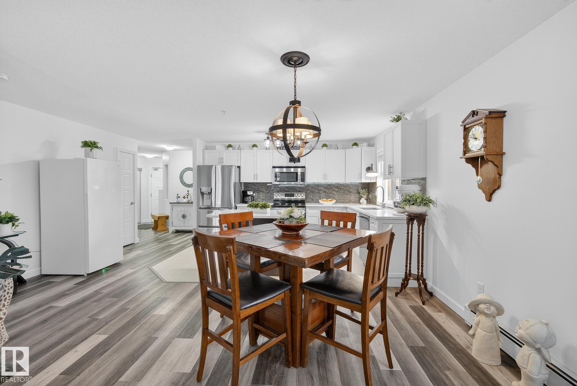 134 11505 Ellerslie Road, Edmonton, AB - Indoor Photo Showing Dining Room