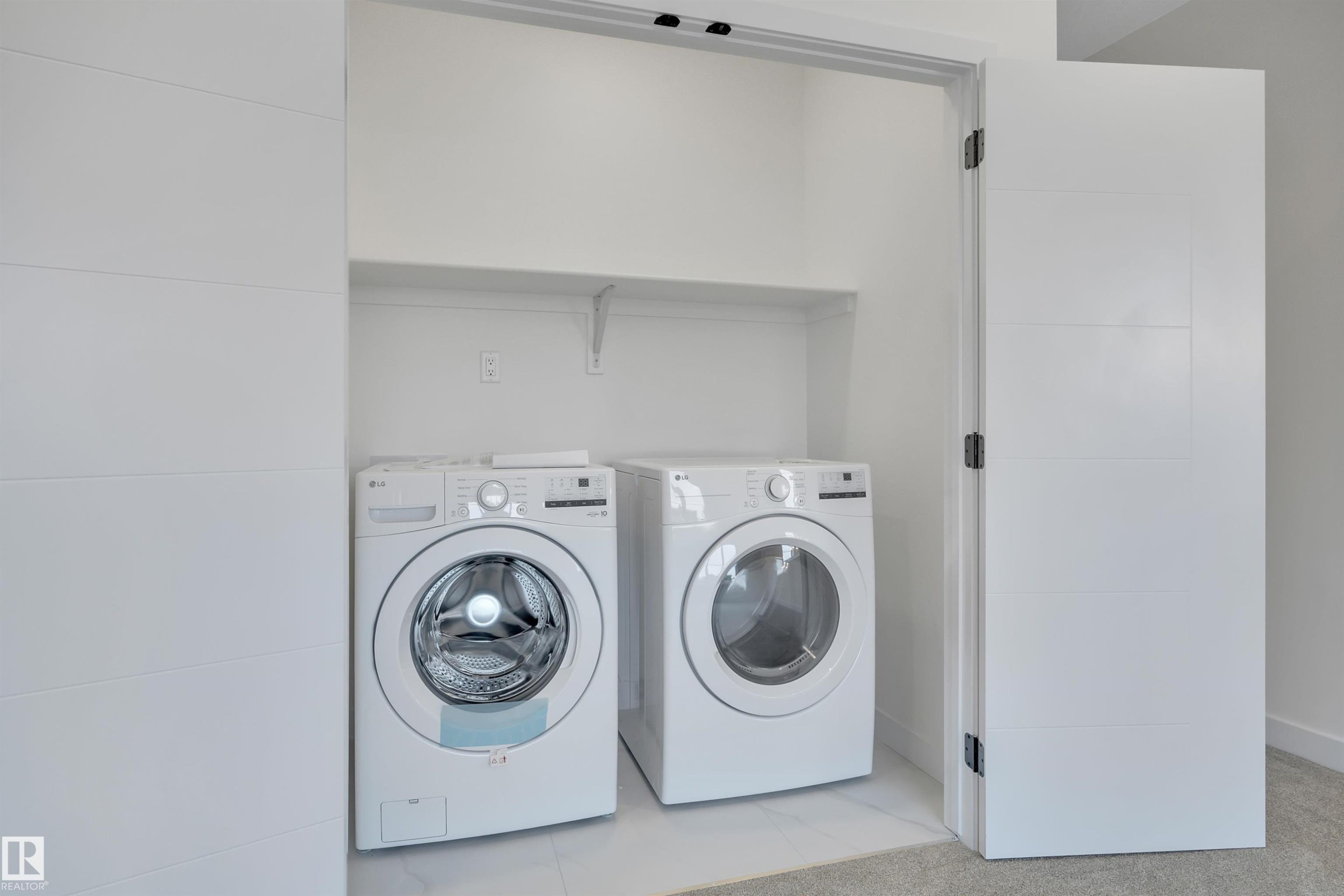 5001 51 Avenue, Calmar, AB - Indoor Photo Showing Laundry Room