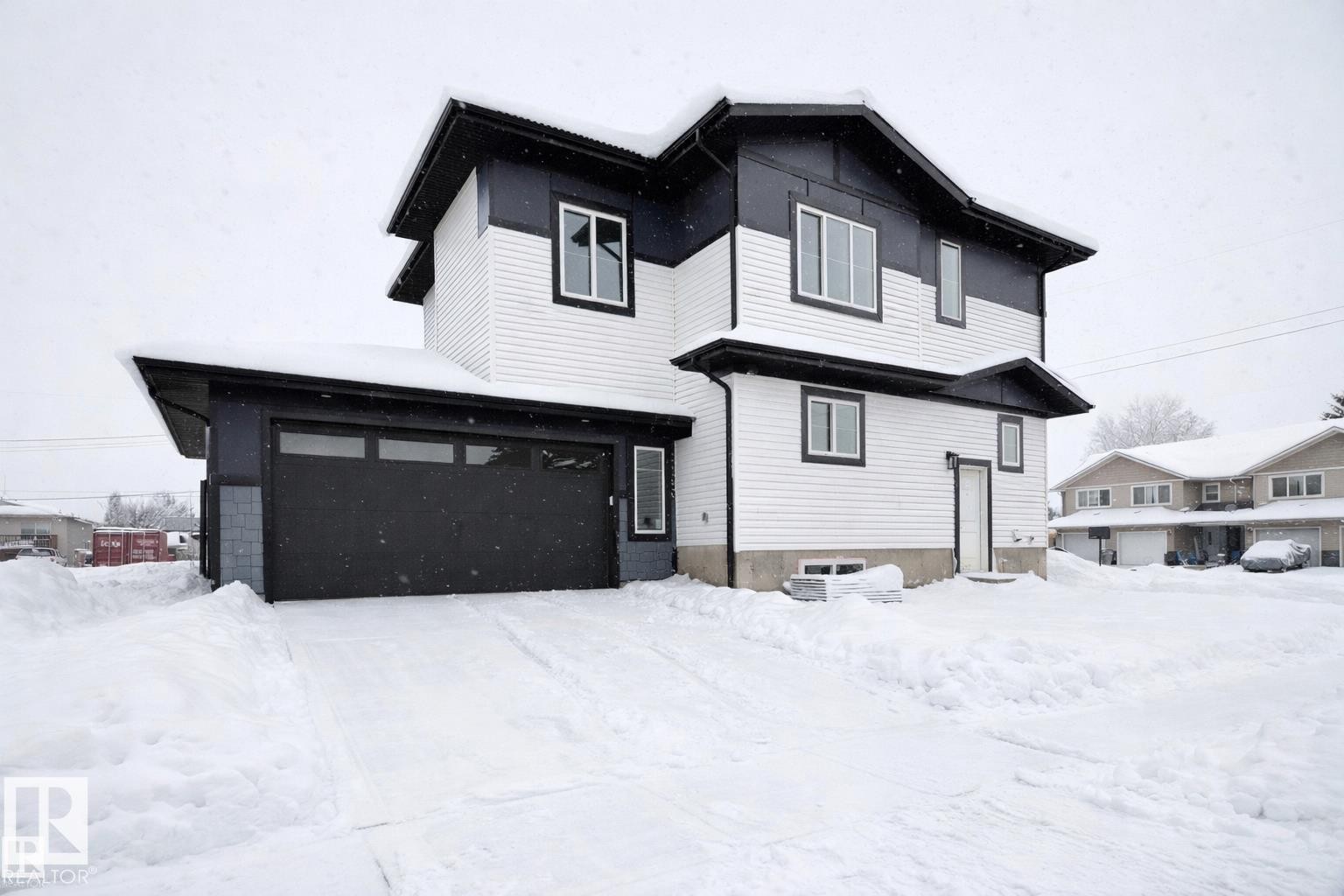 5001 51 Avenue, Calmar, AB - Outdoor