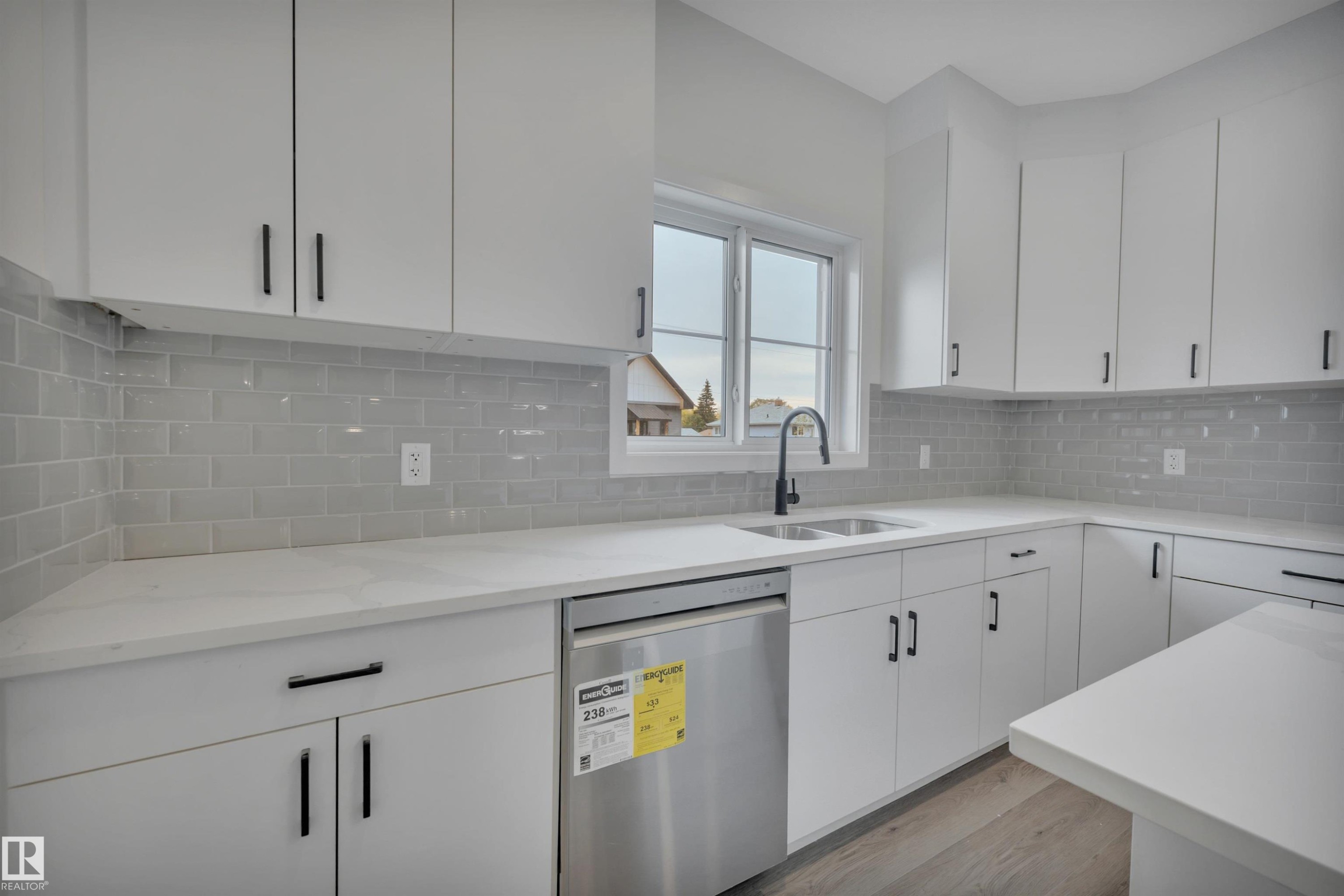 5001 51 Avenue, Calmar, AB - Indoor Photo Showing Kitchen With Double Sink