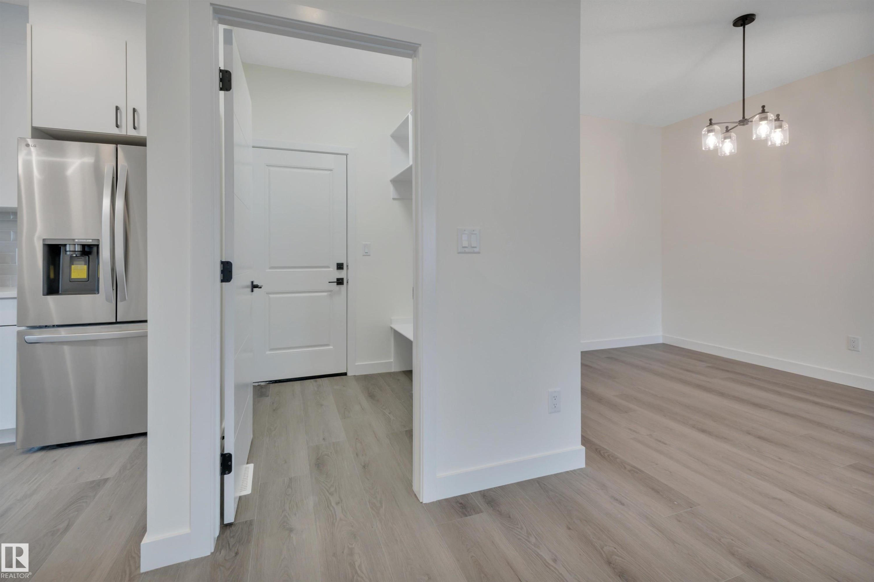 5001 51 Avenue, Calmar, AB - Indoor