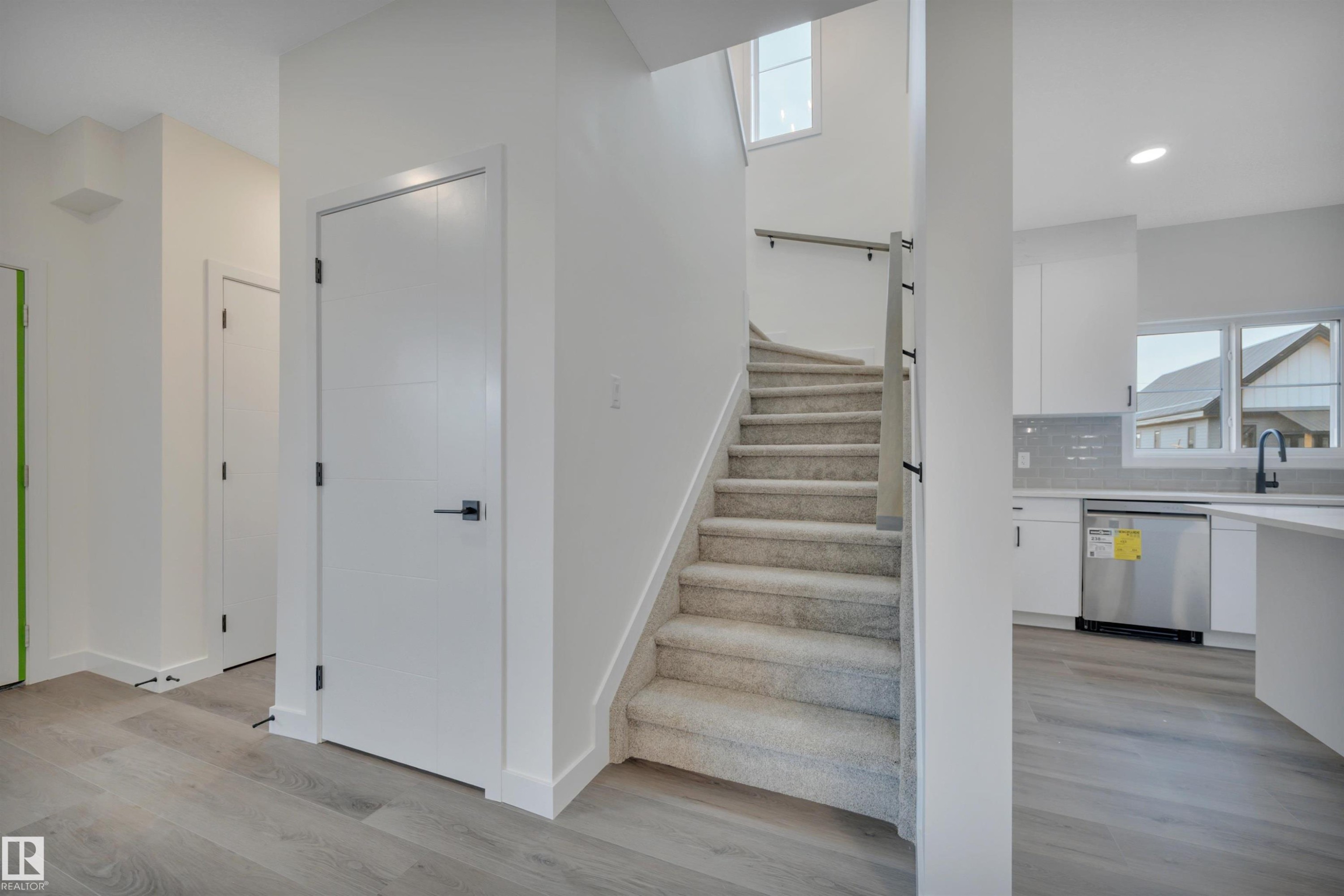 5001 51 Avenue, Calmar, AB - Indoor