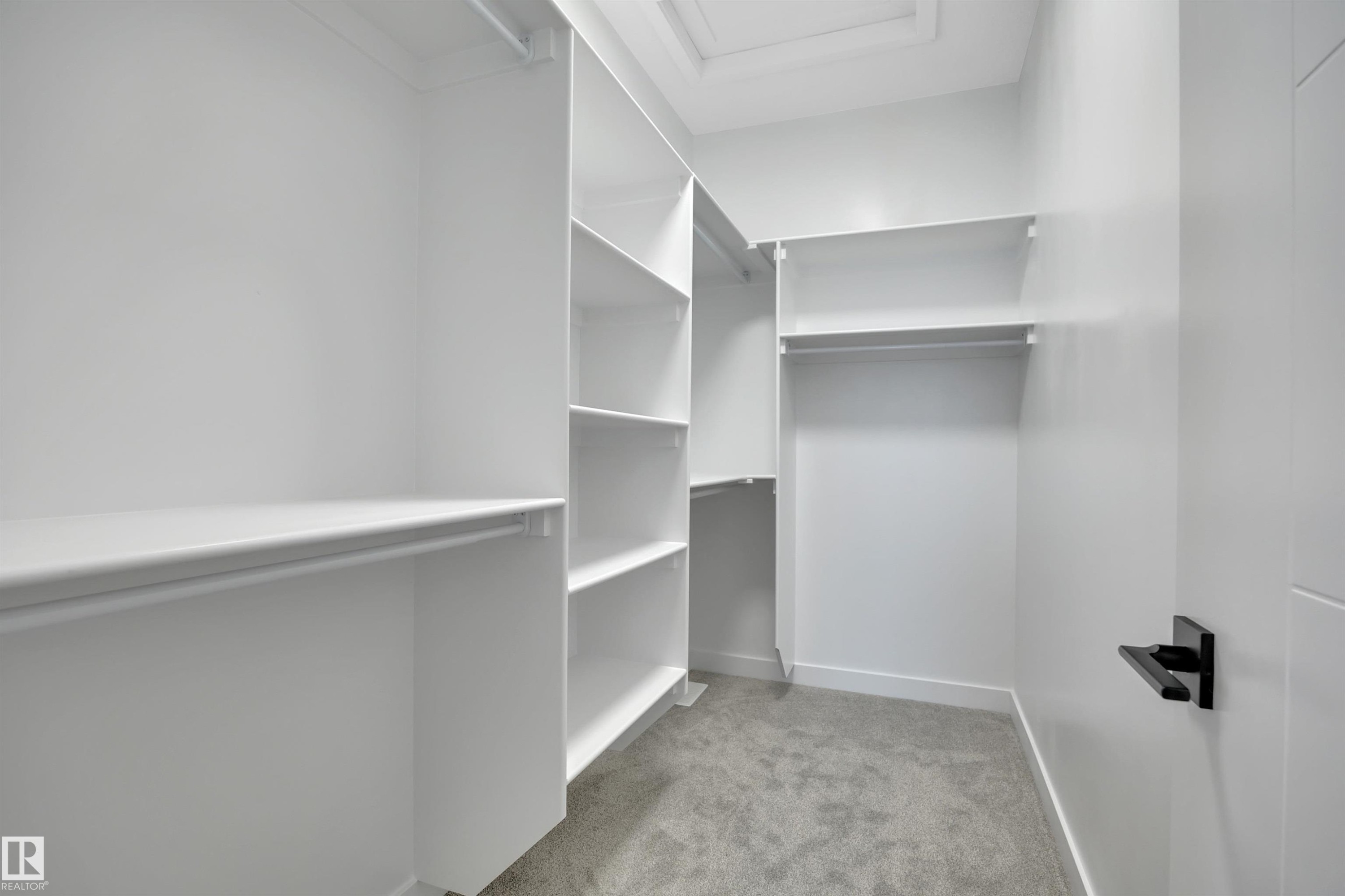 5001 51 Avenue, Calmar, AB - Indoor With Storage