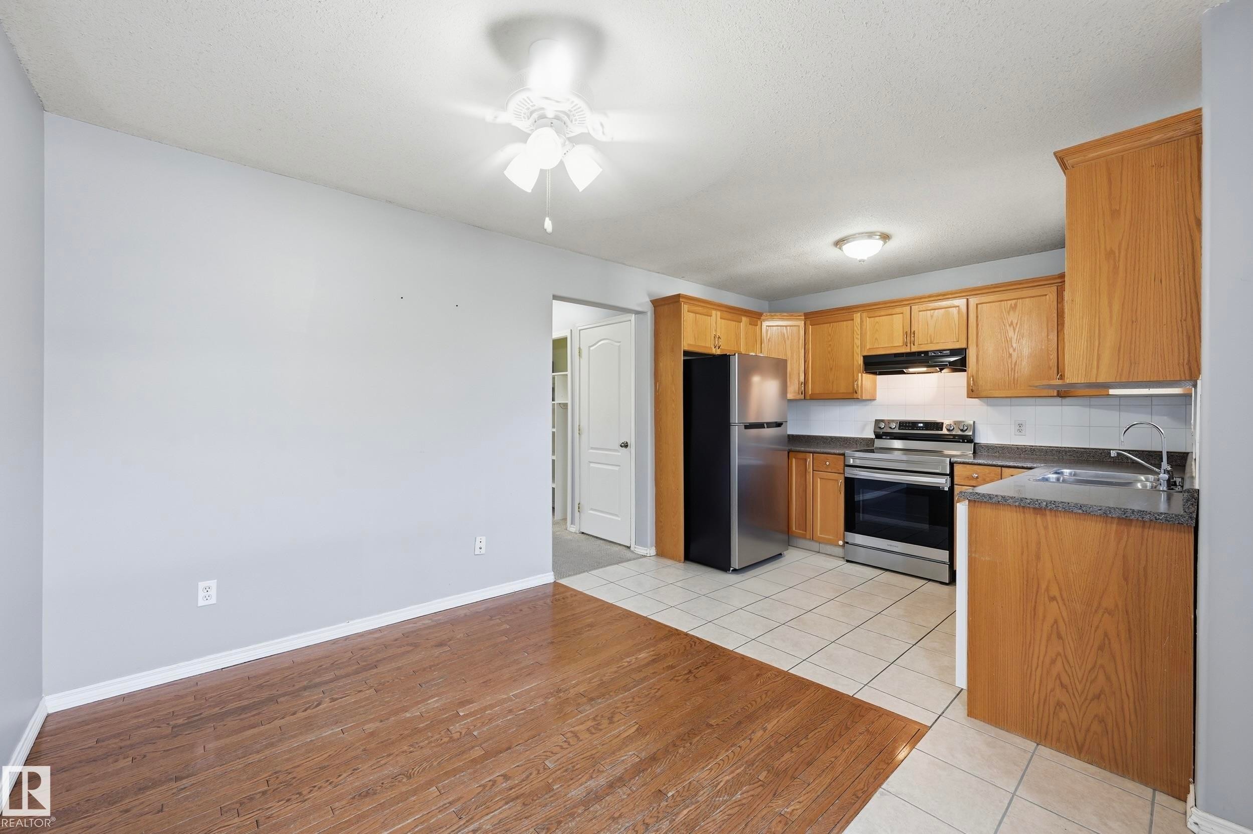 11727 83 Street, Edmonton, AB - Indoor Photo Showing Kitchen