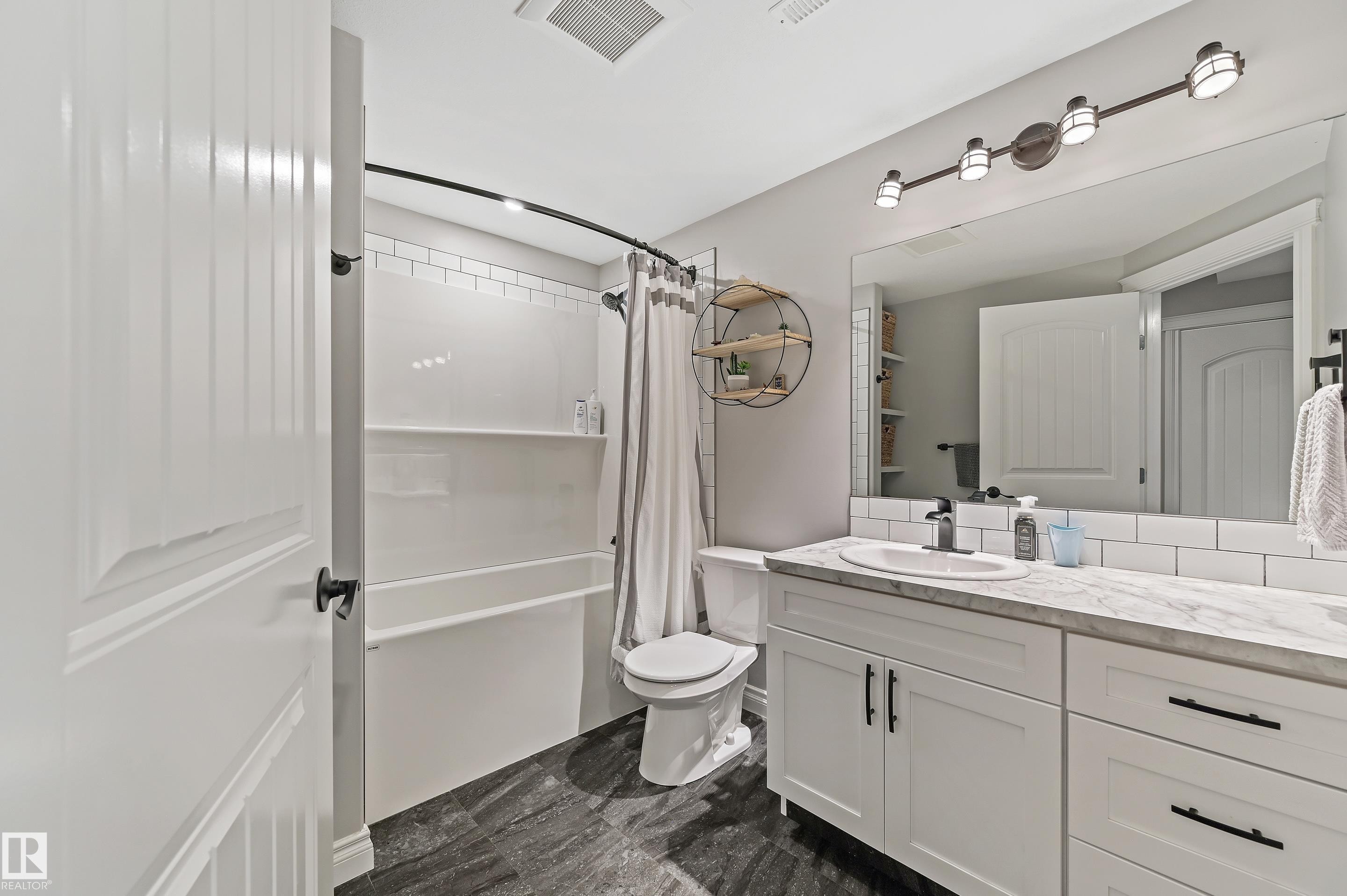 9 Viceroy Crescent, Olds, AB - Indoor Photo Showing Bathroom