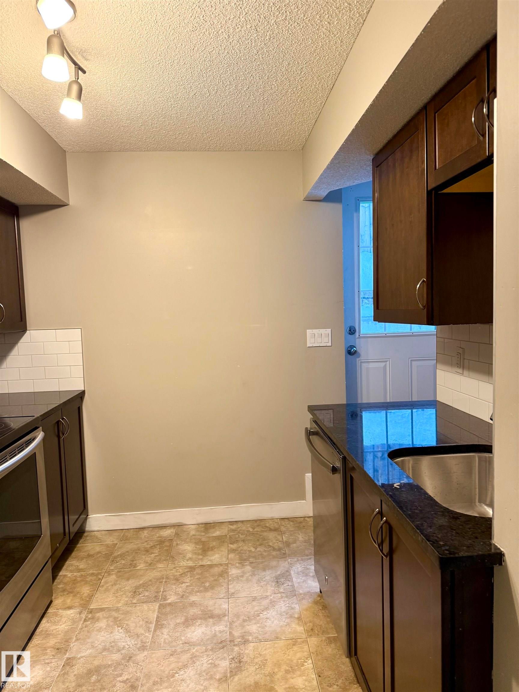 1432 72 Street, Edmonton, AB - Indoor