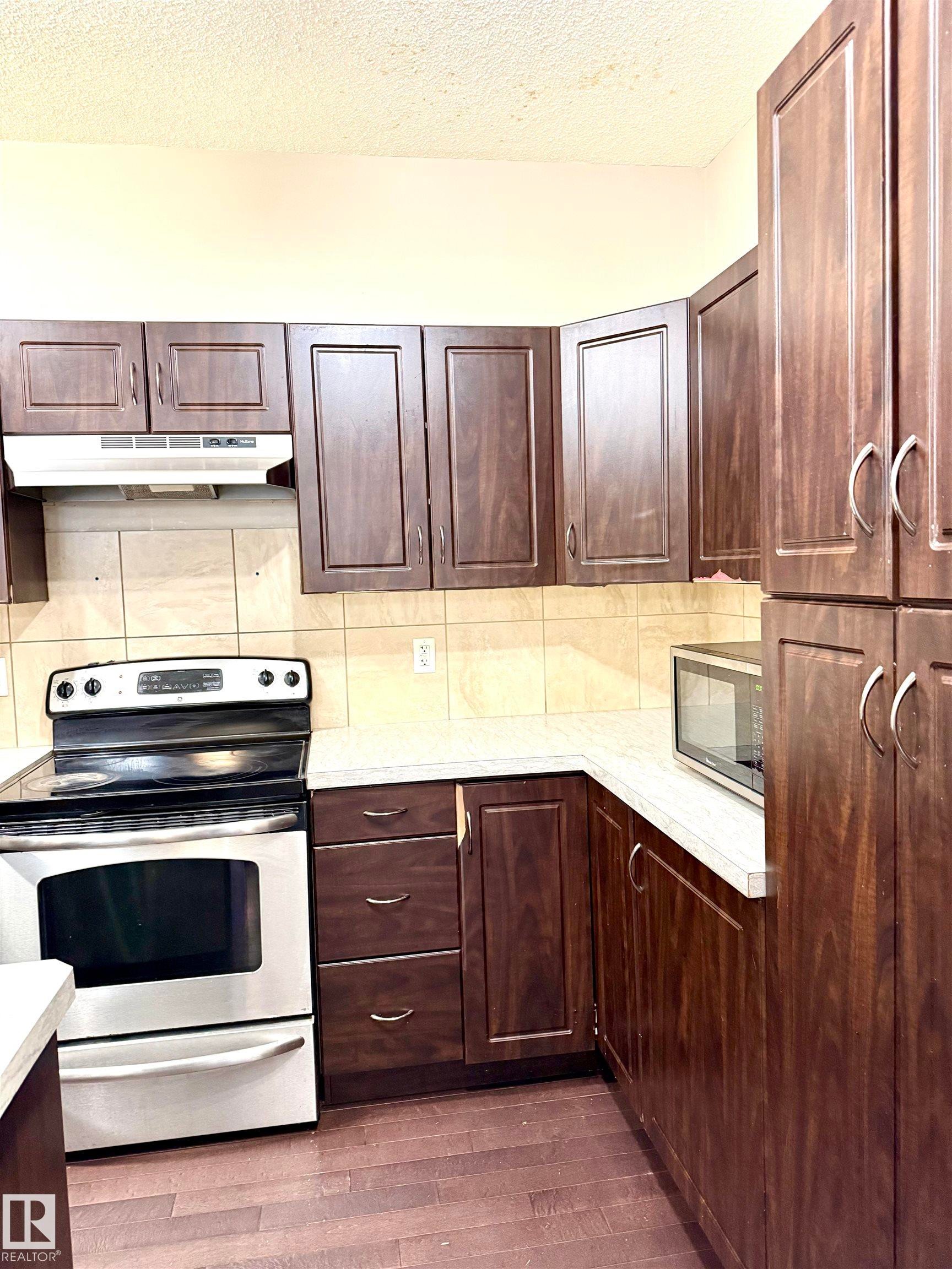 1432 72 Street, Edmonton, AB - Indoor Photo Showing Kitchen