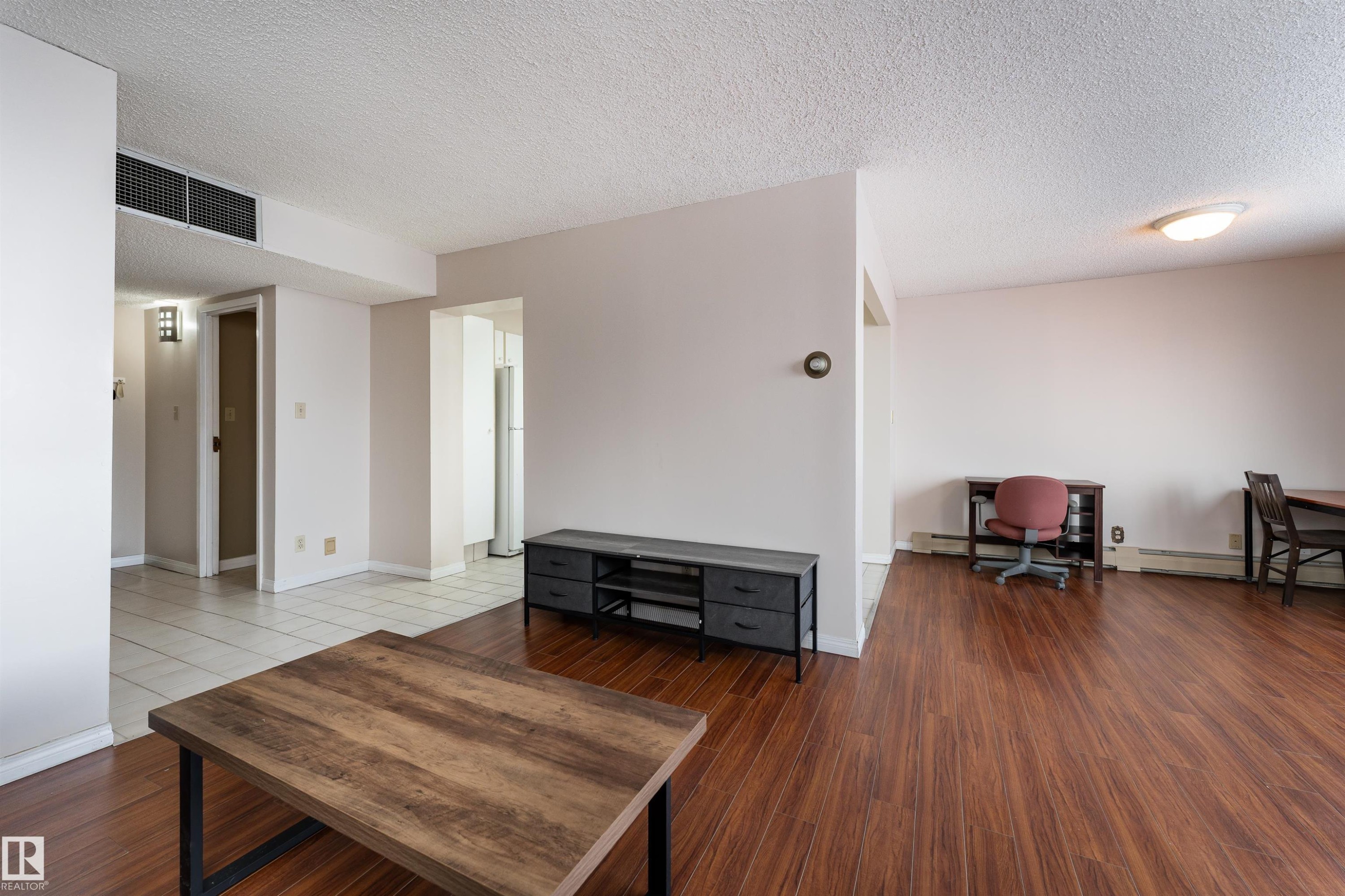 702 8340 Jasper Avenue, Edmonton, AB - Indoor