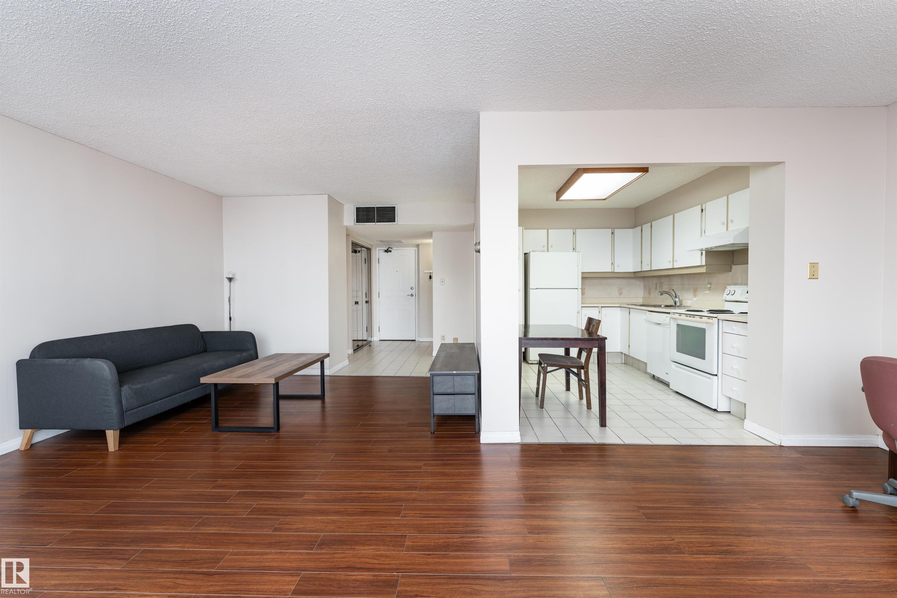 702 8340 Jasper Avenue, Edmonton, AB - Indoor