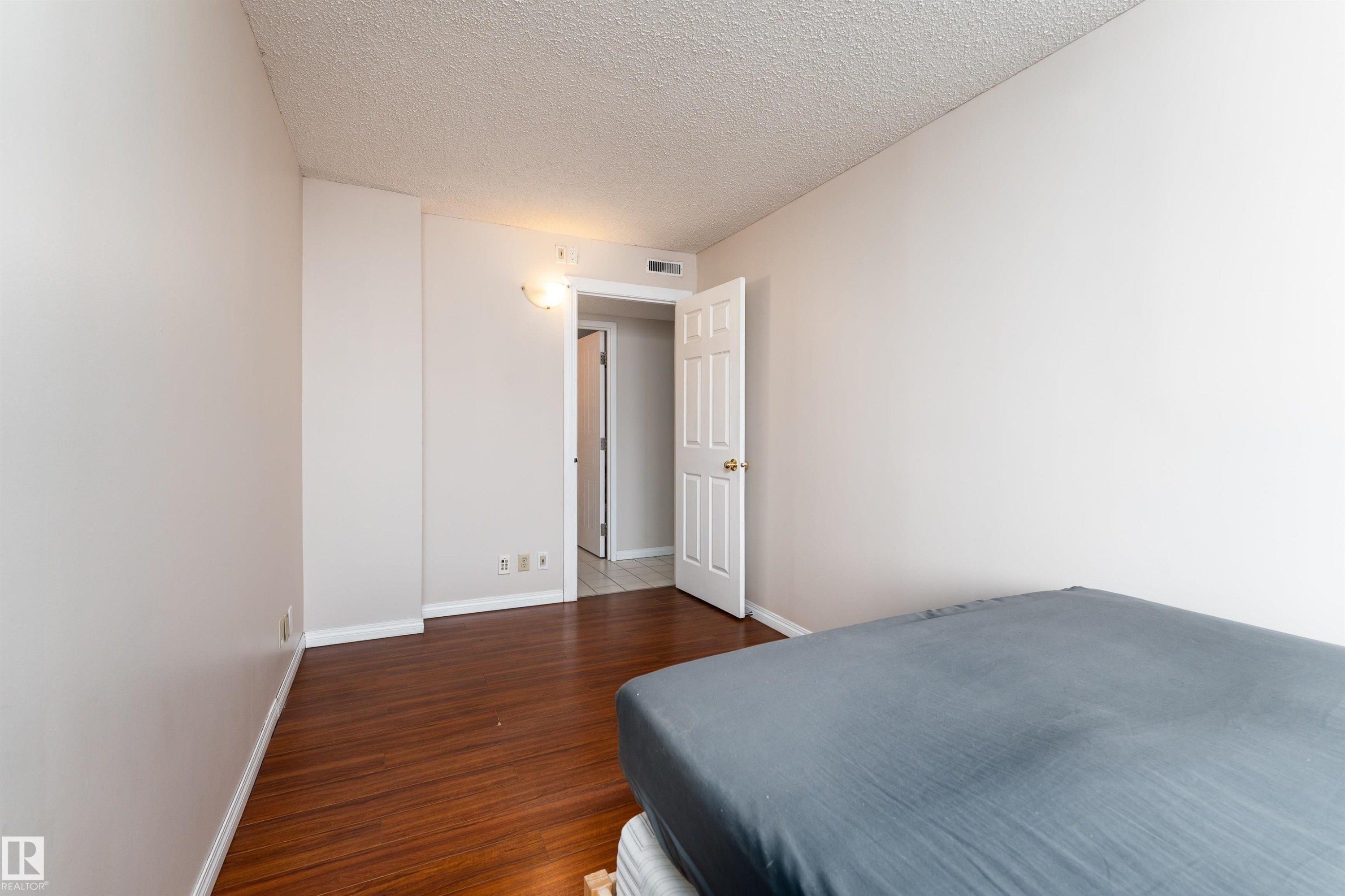 702 8340 Jasper Avenue, Edmonton, AB - Indoor Photo Showing Bedroom