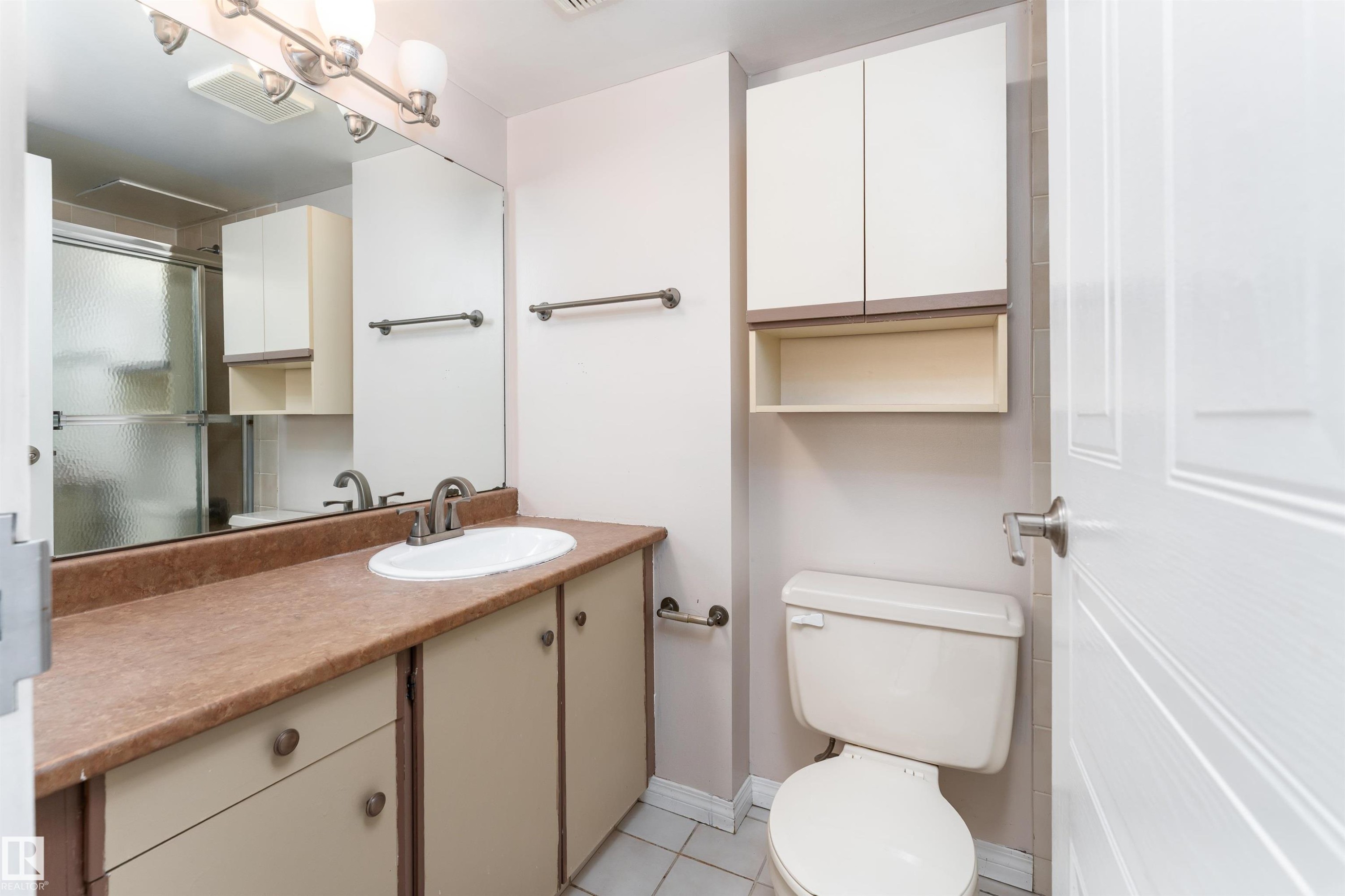 702 8340 Jasper Avenue, Edmonton, AB - Indoor Photo Showing Bathroom