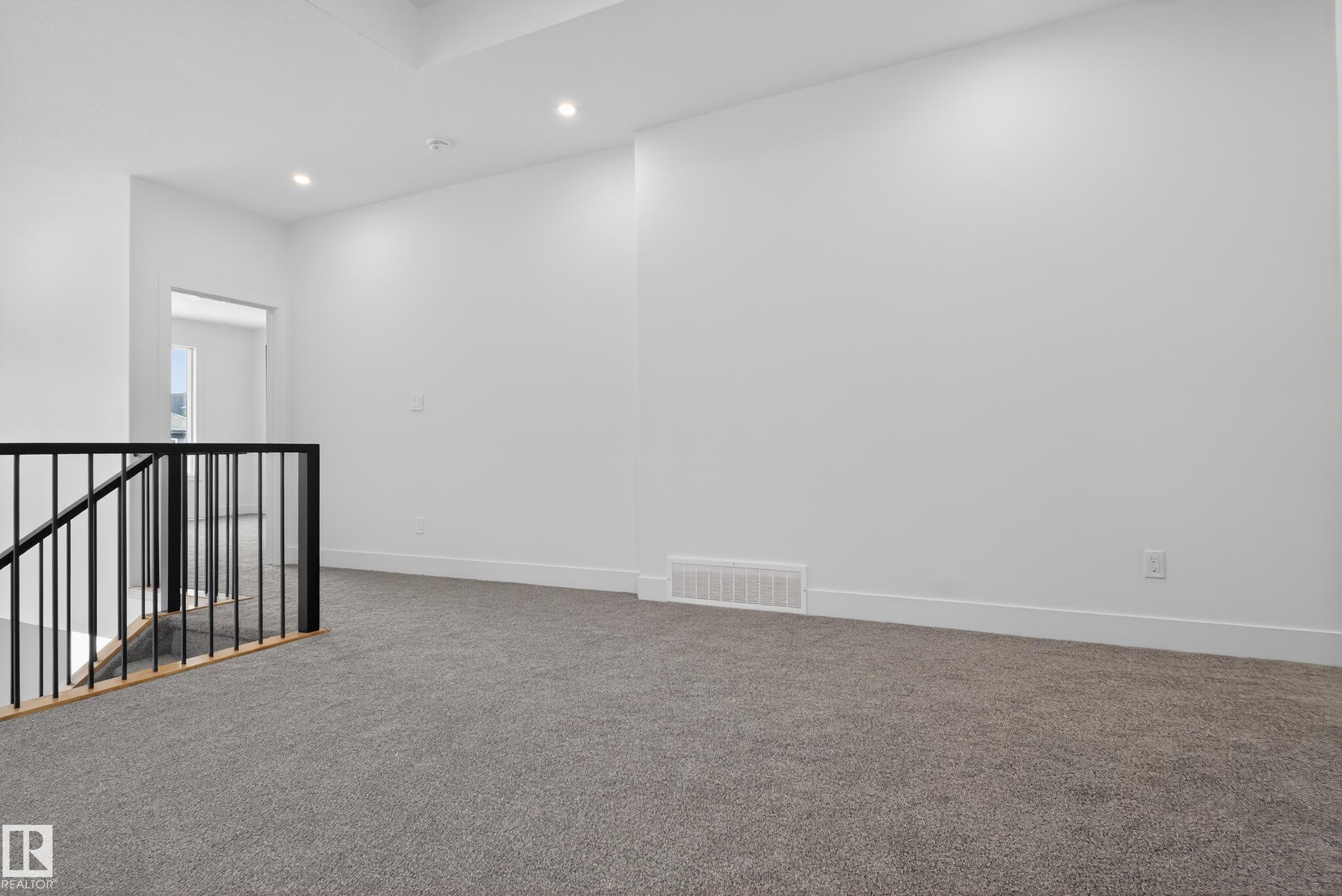 Carpeted spare room featuring recessed lighting and baseboards - 19 Rosa Crescent, St. Albert, AB - Indoor Photo Showing Other Room
