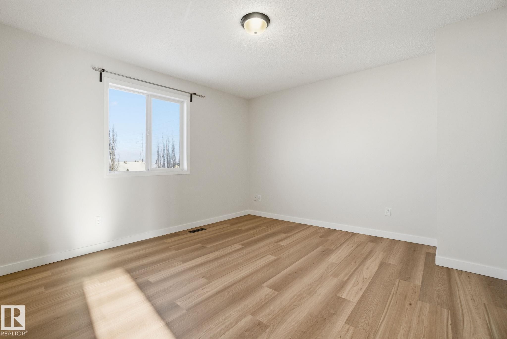 Walk-in closet and Ensuite - 3014 31 Avenue, Edmonton, AB - Indoor Photo Showing Other Room