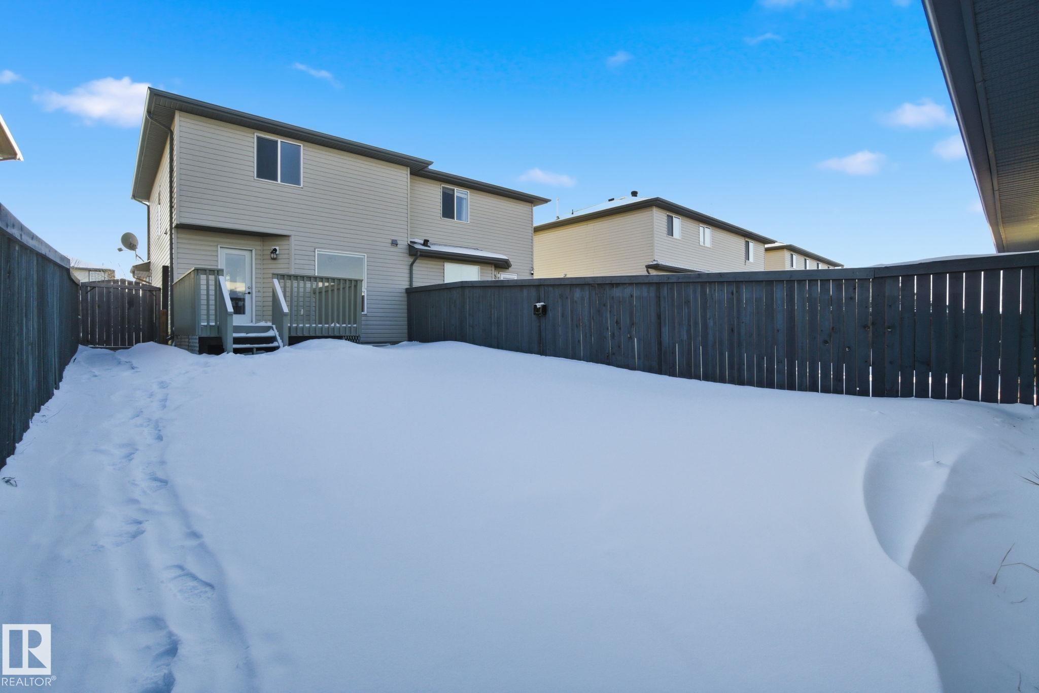 Landscaped fenced backyard - 3014 31 Avenue, Edmonton, AB - Outdoor