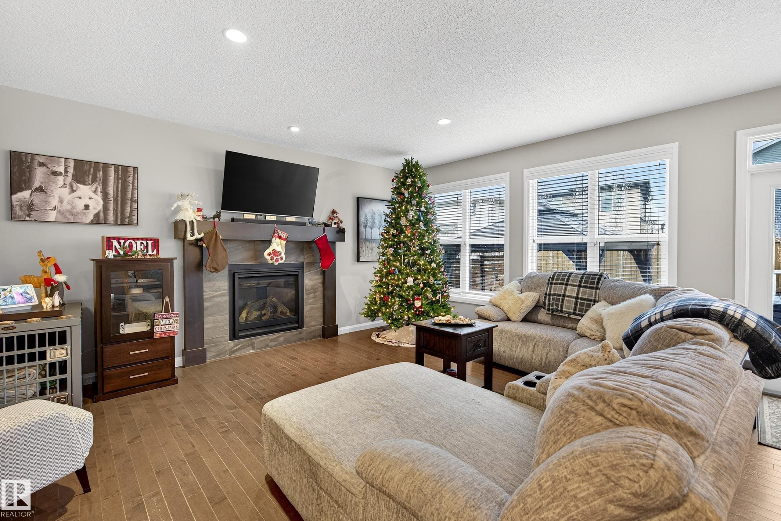 17838 60A Street, Edmonton, AB - Indoor Photo Showing Living Room With Fireplace