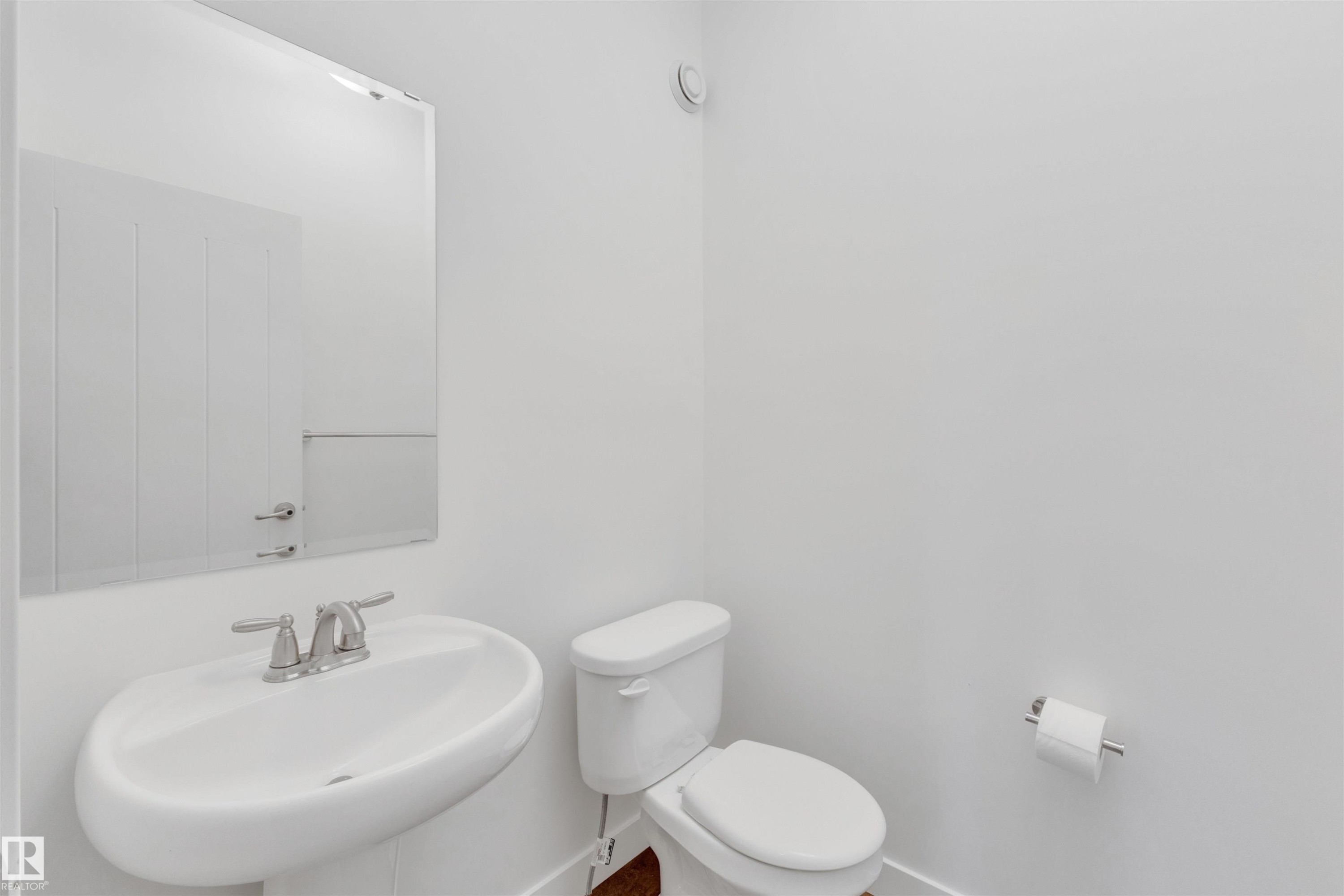 Edmonton, AB - Indoor Photo Showing Bathroom