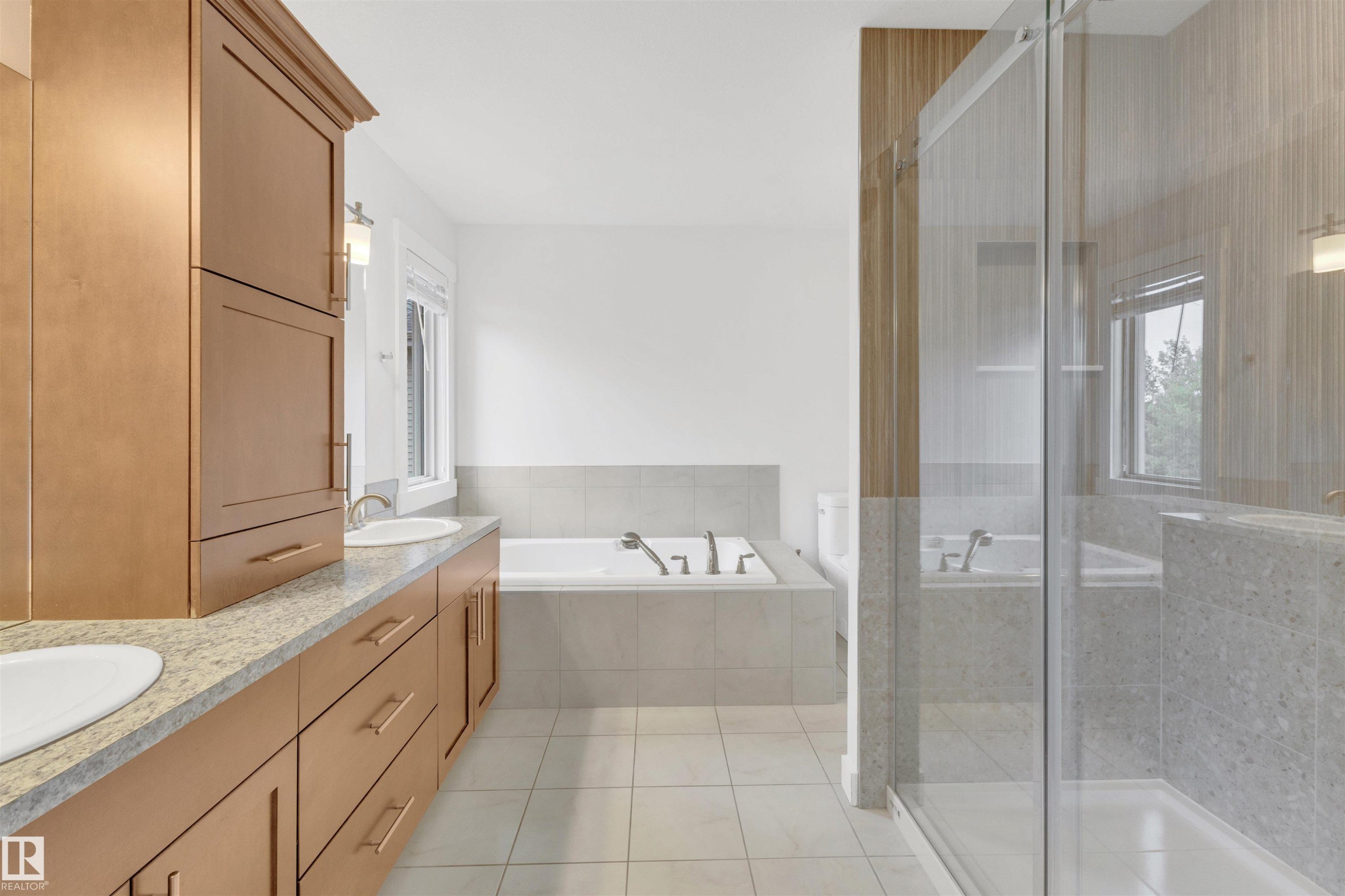 Edmonton, AB - Indoor Photo Showing Bathroom