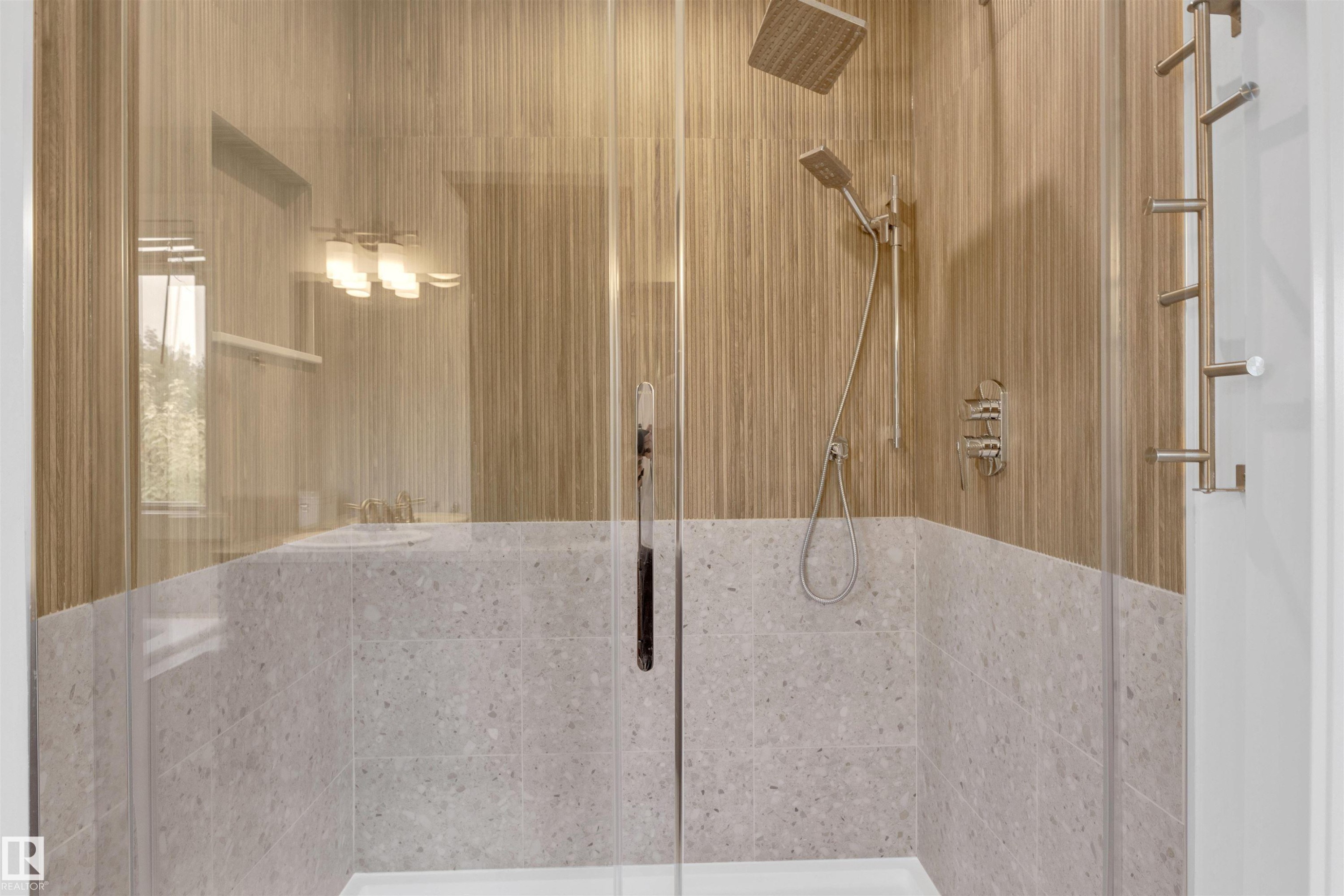 Edmonton, AB - Indoor Photo Showing Bathroom