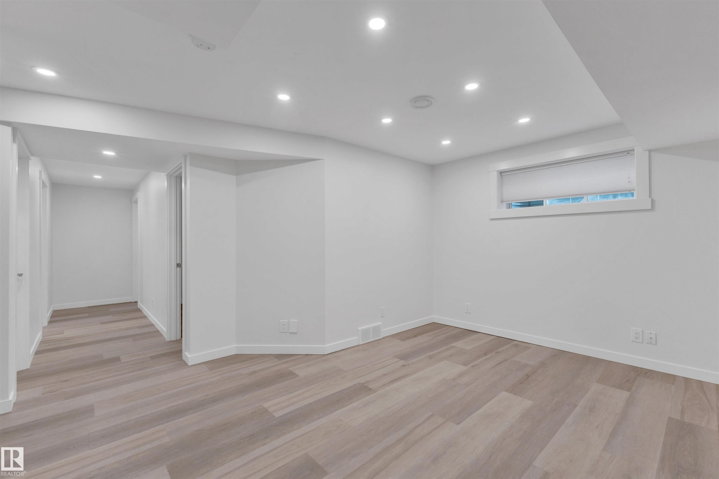 Edmonton, AB - Indoor Photo Showing Other Room