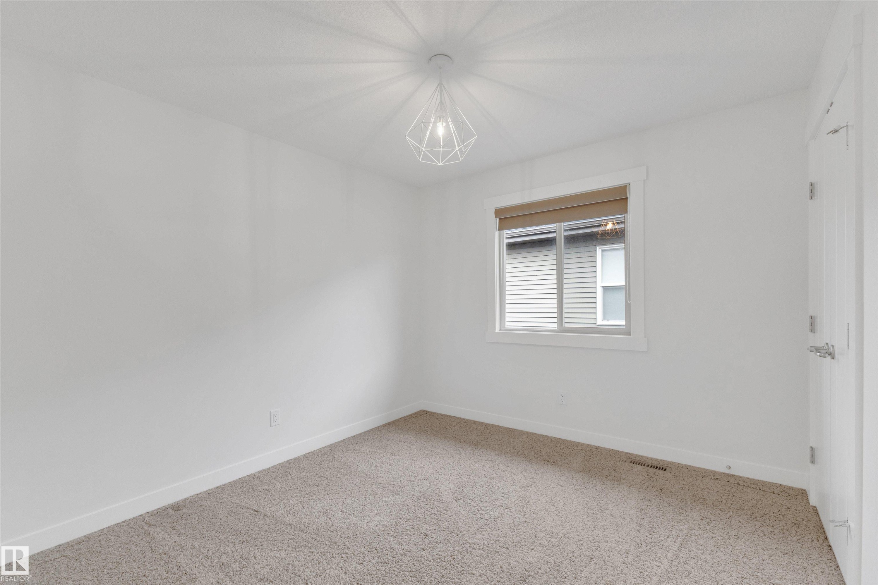 Edmonton, AB - Indoor Photo Showing Other Room