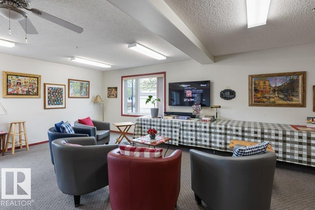 St. Albert, AB - Indoor Photo Showing Living Room