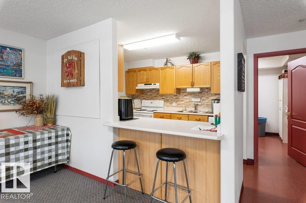 St. Albert, AB - Indoor Photo Showing Other Room