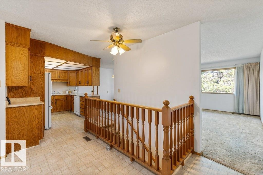 Edmonton, AB - Indoor Photo Showing Other Room