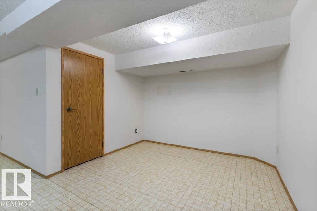Edmonton, AB - Indoor Photo Showing Other Room