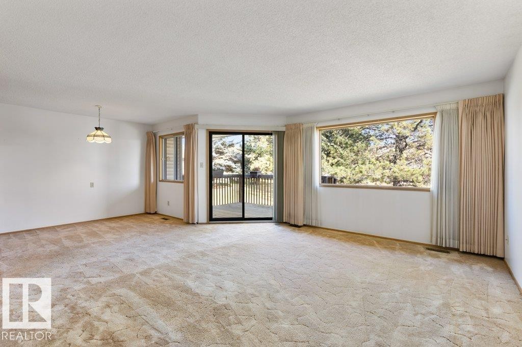 Edmonton, AB - Indoor Photo Showing Other Room