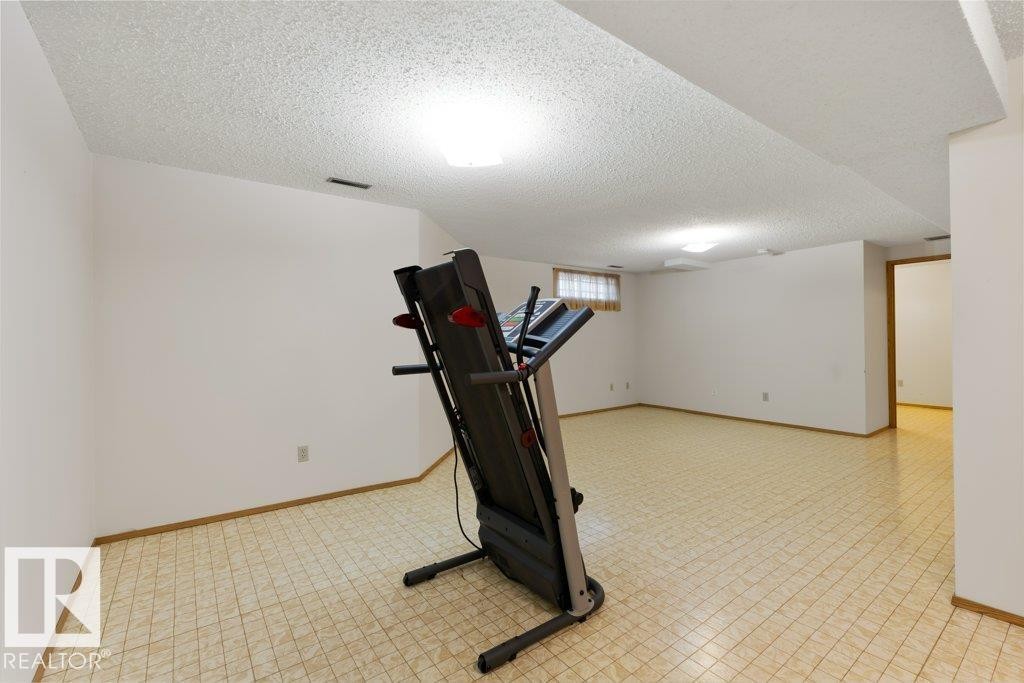 Edmonton, AB - Indoor Photo Showing Gym Room