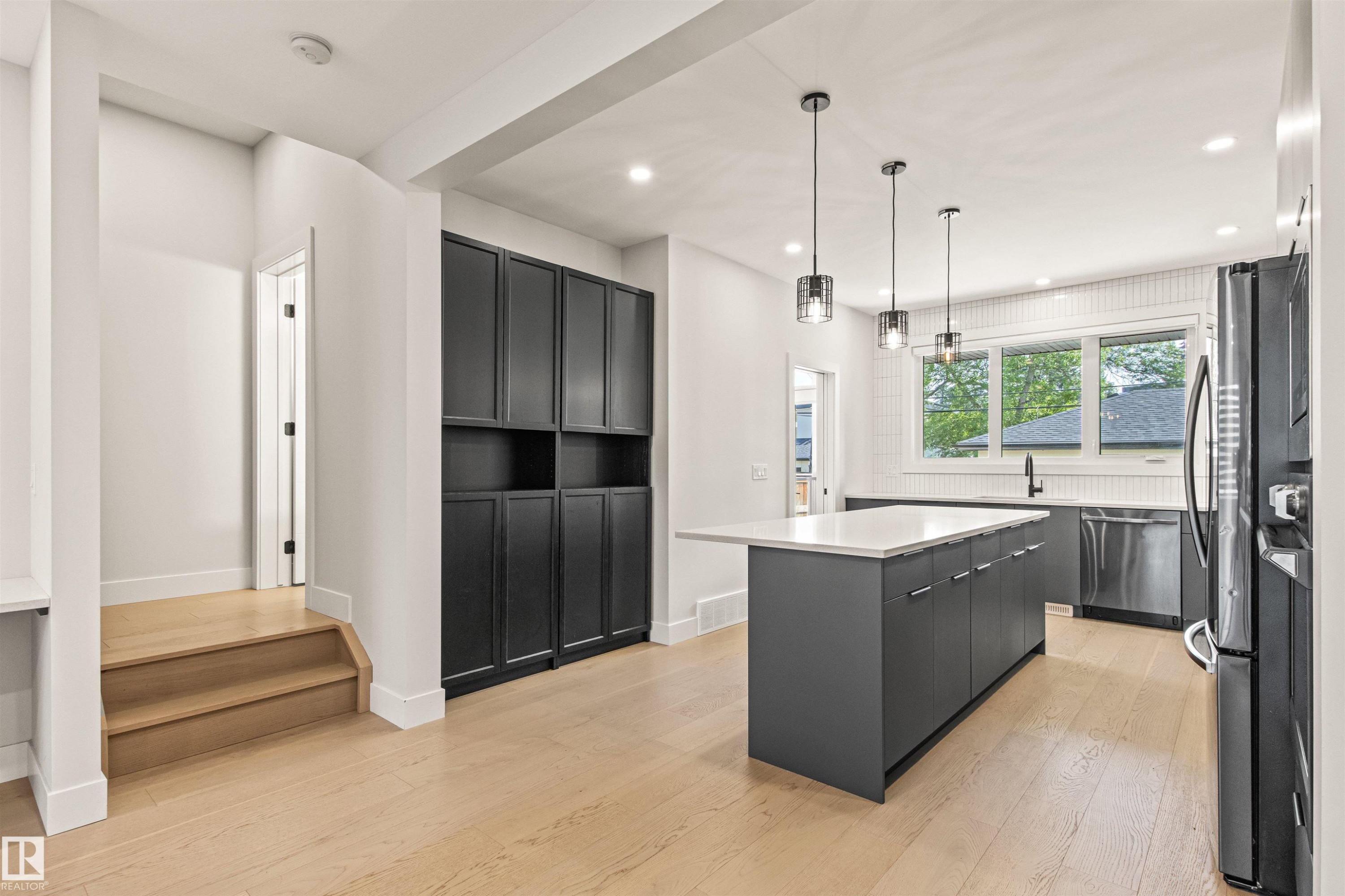 2-8343 Saskatchewan Drive, Edmonton, AB - Indoor Photo Showing Kitchen With Upgraded Kitchen