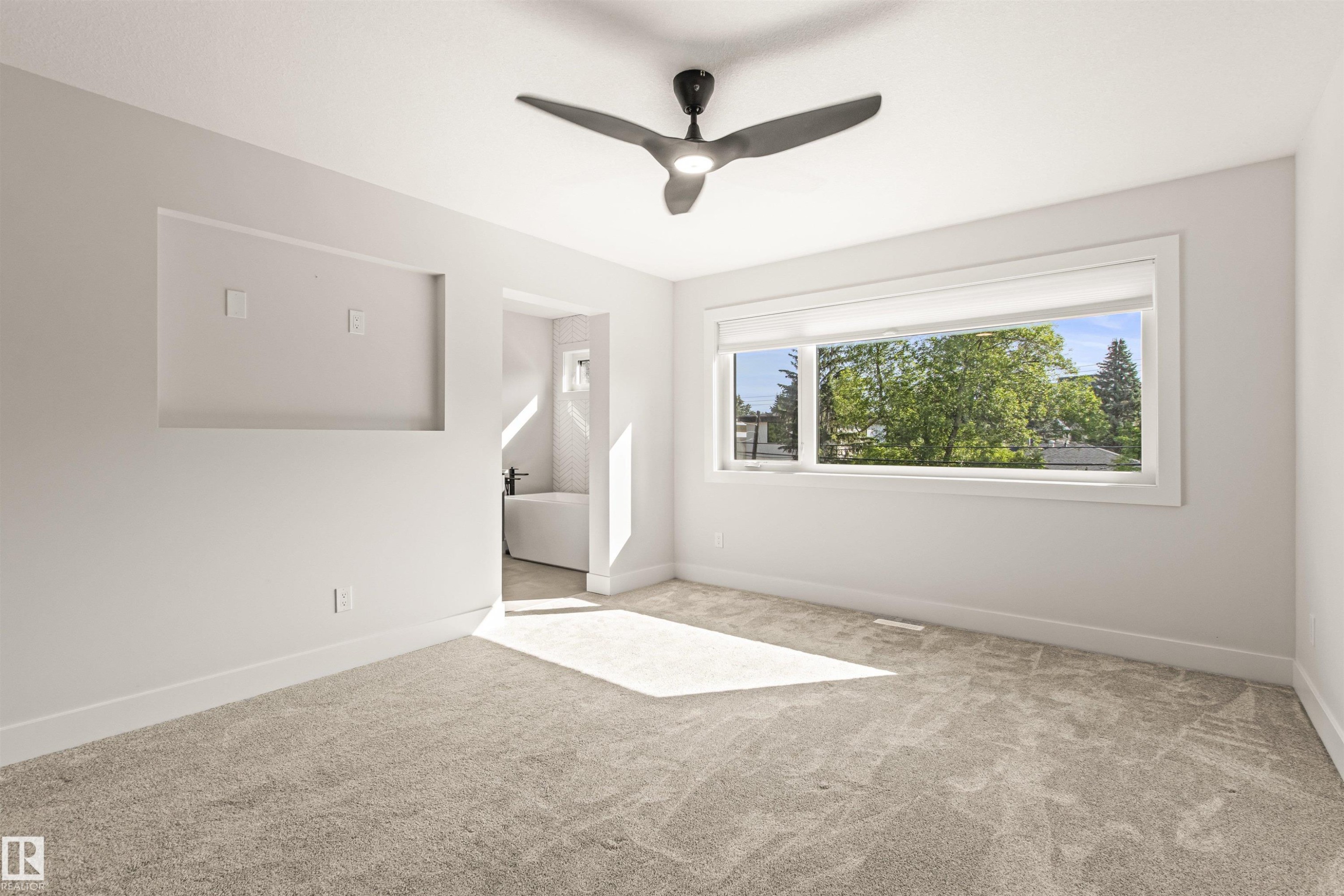 2-8343 Saskatchewan Drive, Edmonton, AB - Indoor Photo Showing Other Room