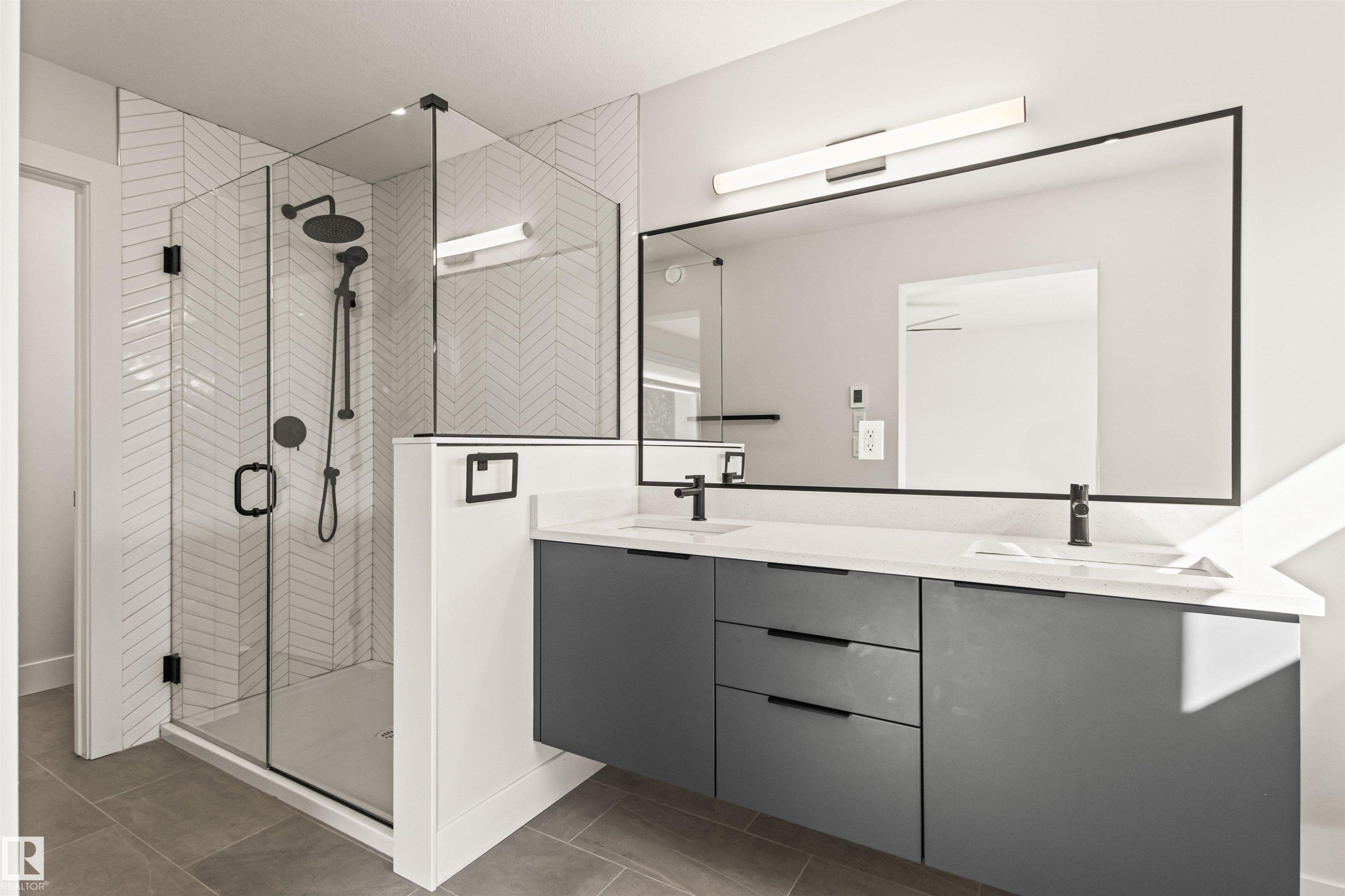 2-8343 Saskatchewan Drive, Edmonton, AB - Indoor Photo Showing Bathroom