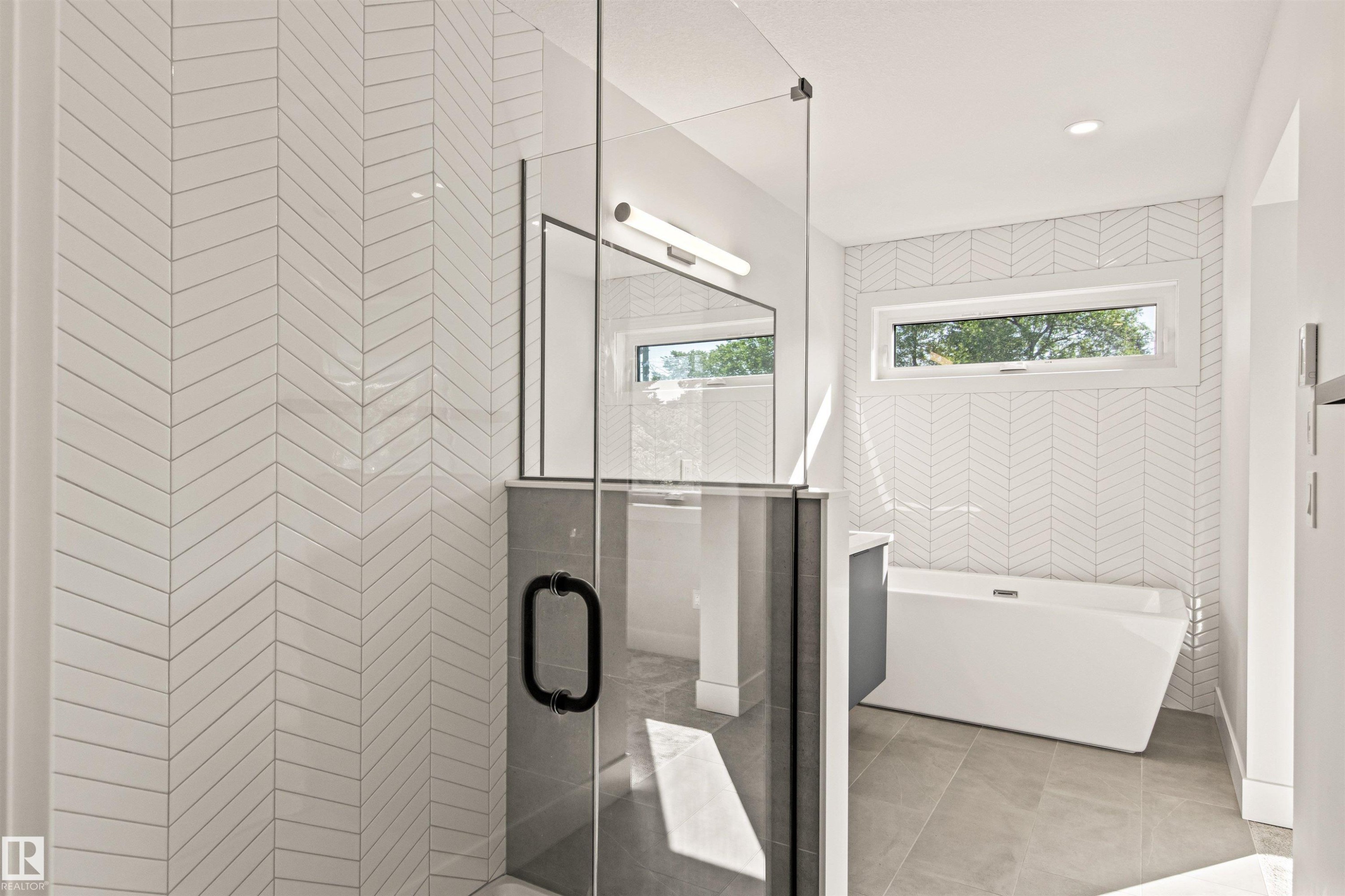 2-8343 Saskatchewan Drive, Edmonton, AB - Indoor Photo Showing Bathroom