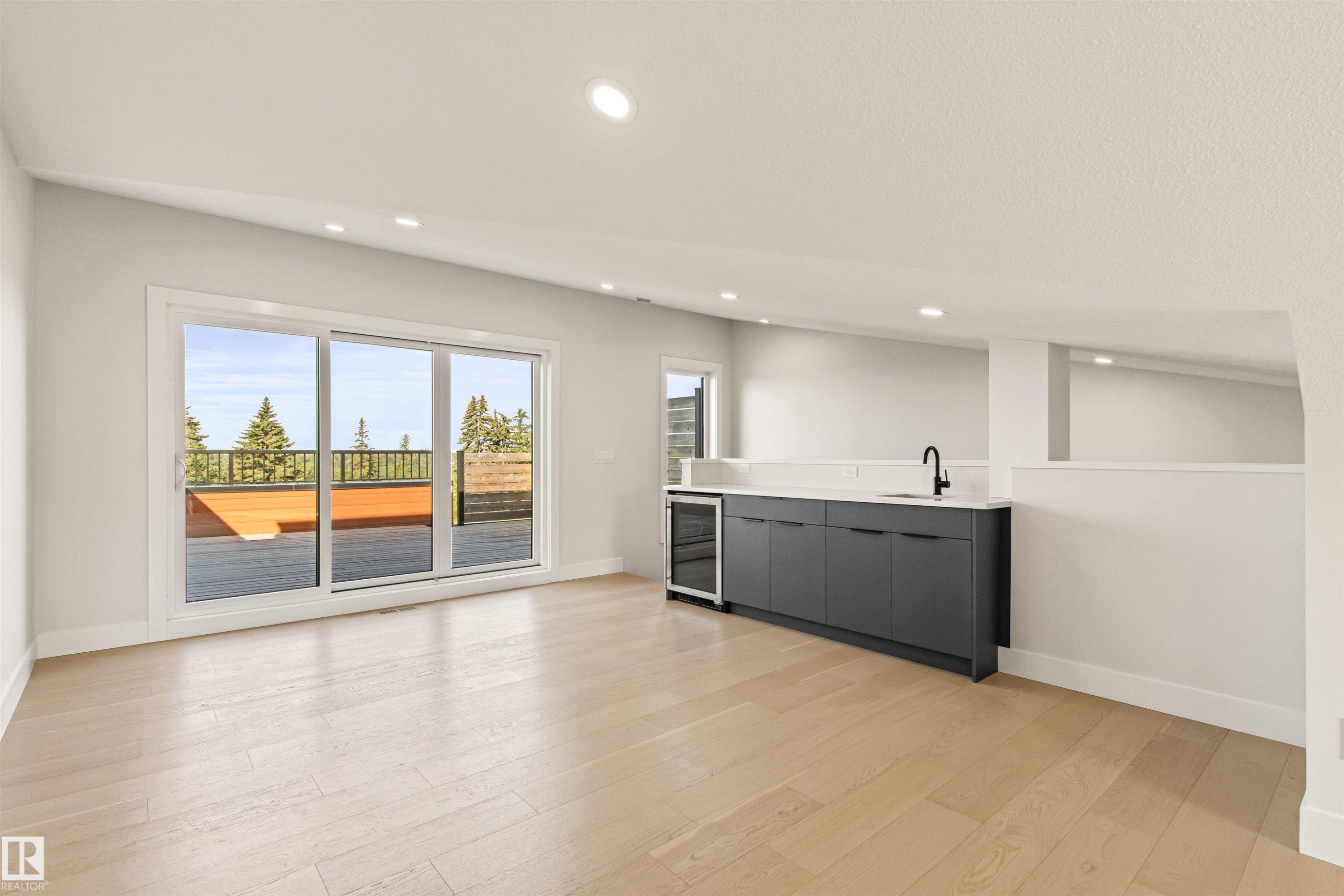 2-8343 Saskatchewan Drive, Edmonton, AB - Indoor