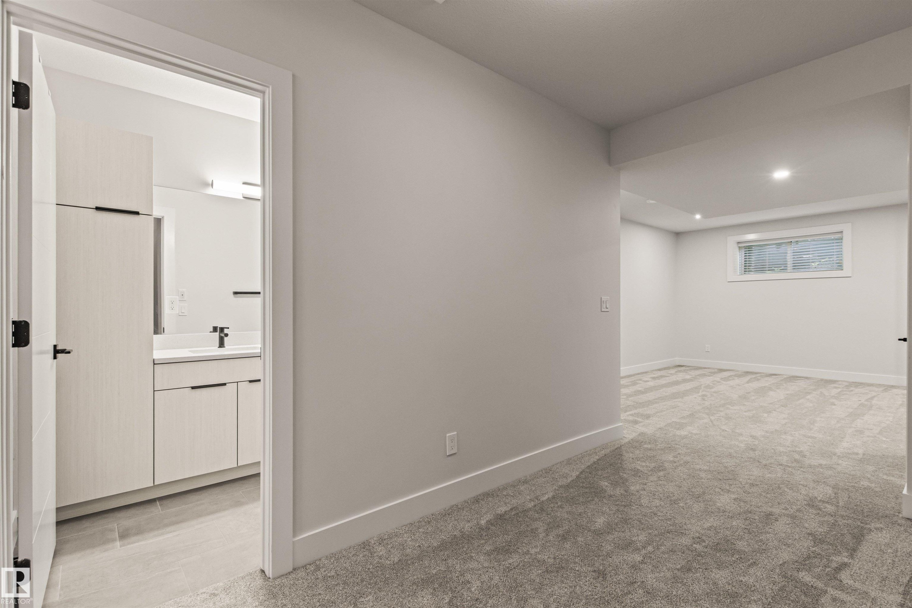 2-8343 Saskatchewan Drive, Edmonton, AB - Indoor Photo Showing Other Room