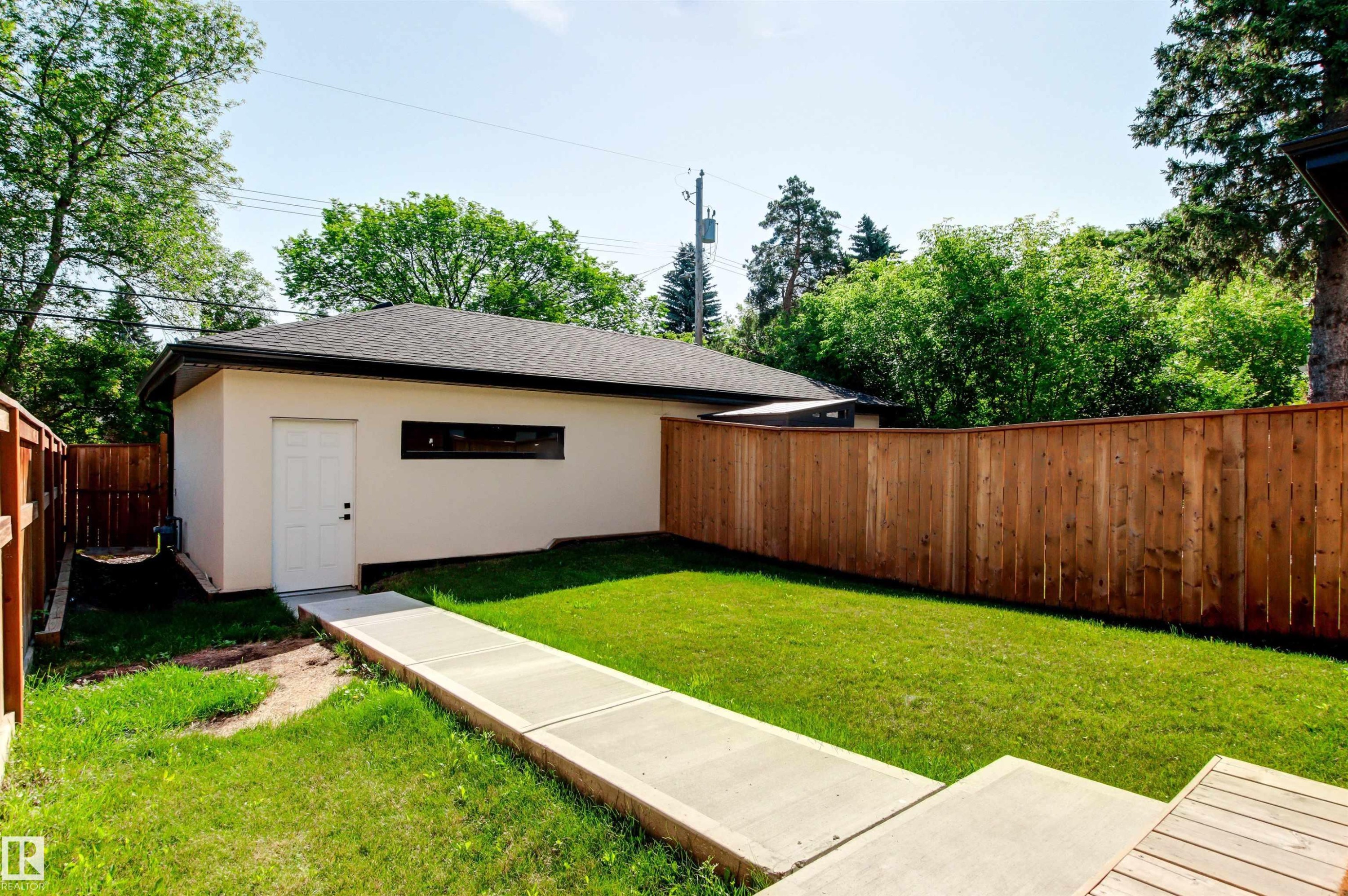 2-8343 Saskatchewan Drive, Edmonton, AB - Outdoor