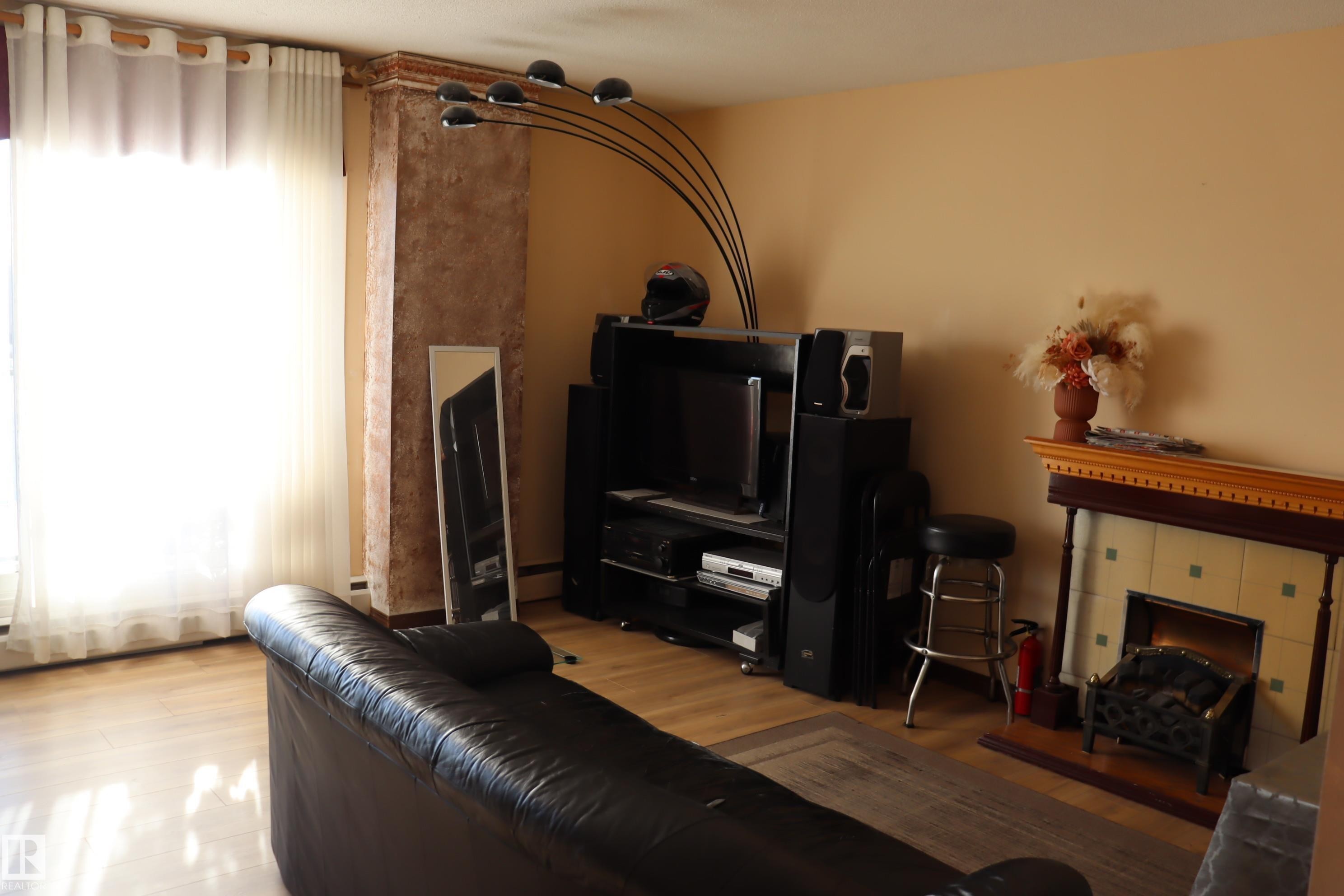 Entrance to Balcony - #203 9028 Jasper Ave Nw, Edmonton, AB - Indoor