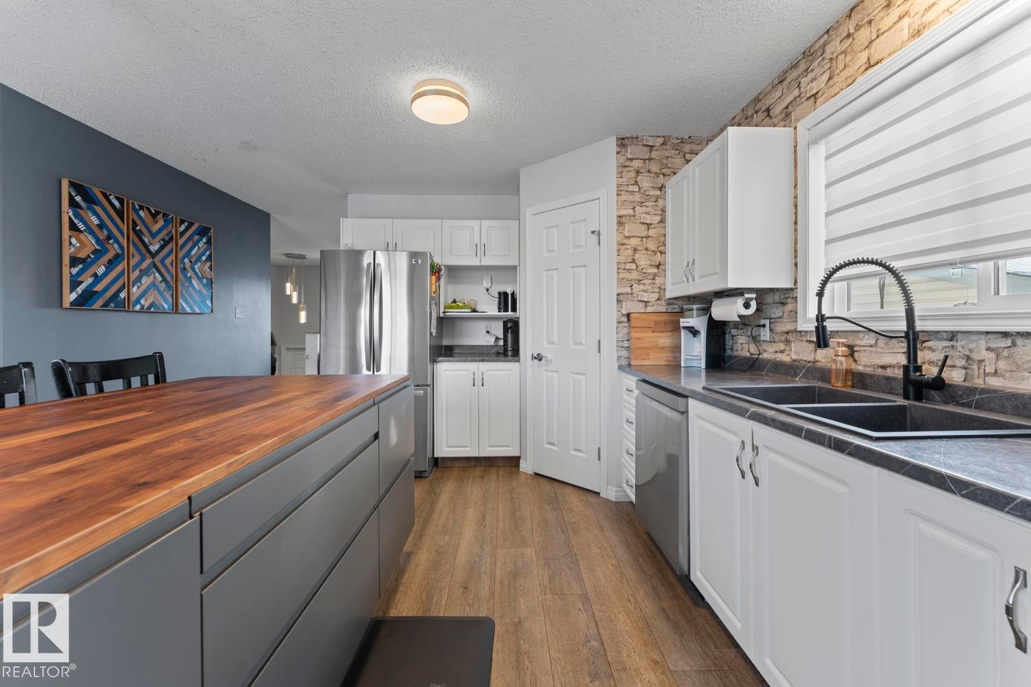 1927 6 Street, Cold Lake, AB - Indoor Photo Showing Kitchen With Double Sink