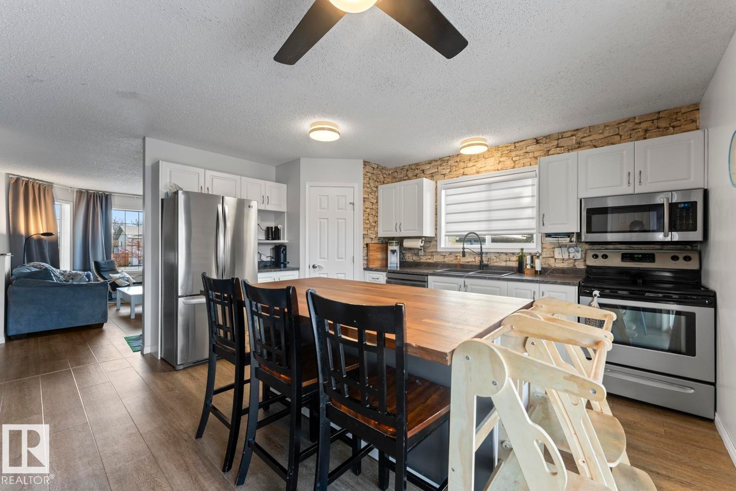 1927 6 Street, Cold Lake, AB - Indoor Photo Showing Kitchen With Stainless Steel Kitchen